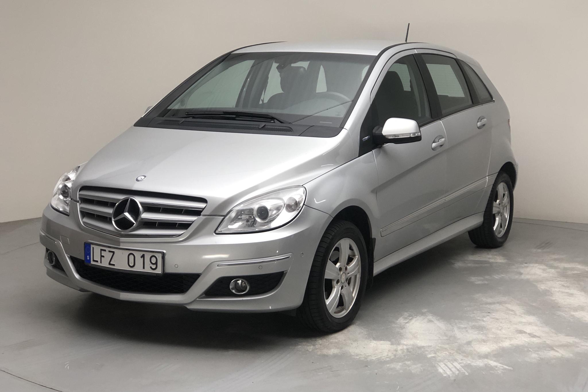 Mercedes B 180 NGT BlueEfficiency (116hk) - 16 876 mil - Manuell - silver - 2011