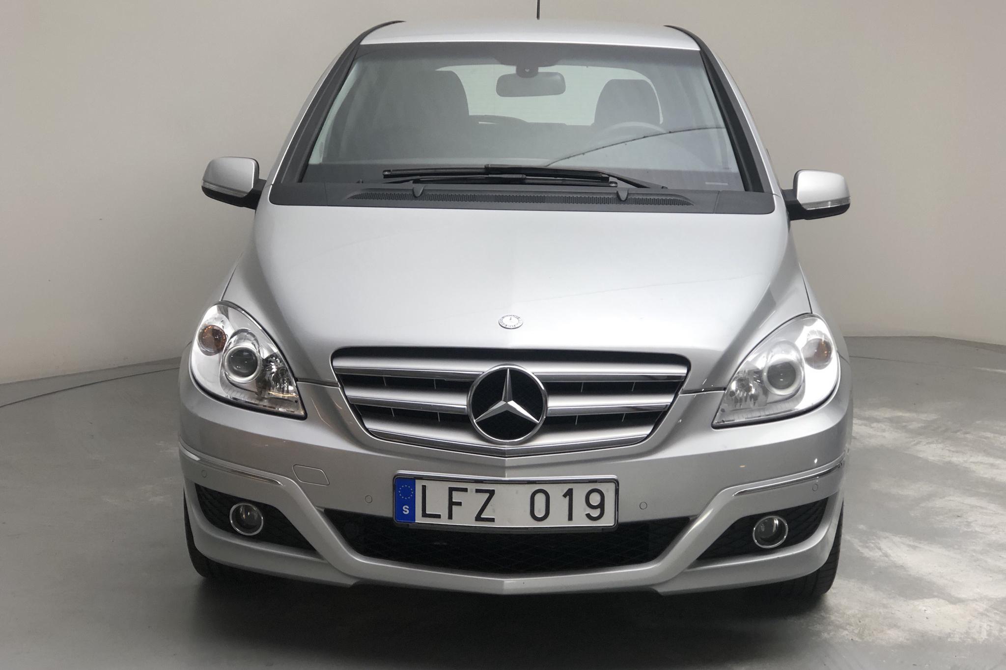 Mercedes B 180 NGT BlueEfficiency (116hk) - 168 760 km - Manual - silver - 2011