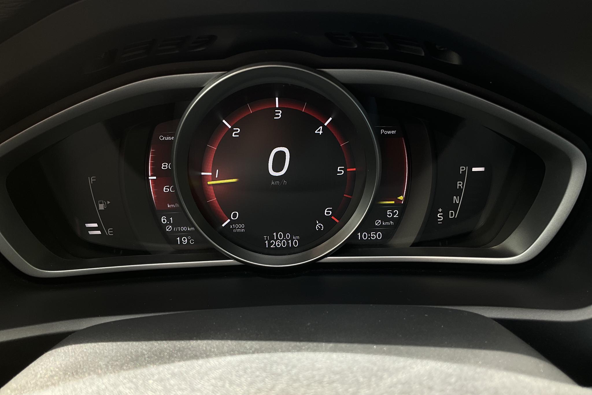 Volvo V40 Cross Country D4 (190hk) - 12 601 mil - Automat - vit - 2017