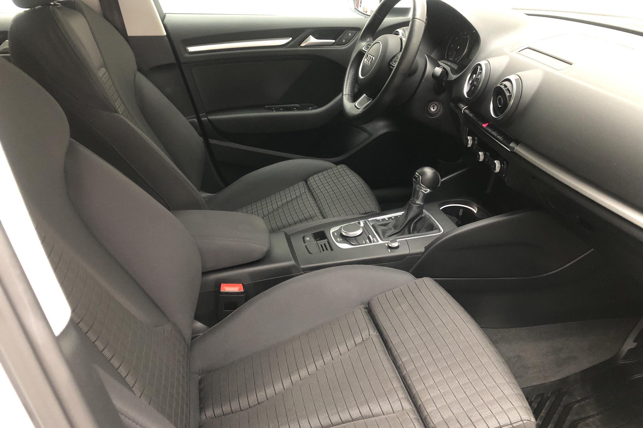 Audi A3 1.4 TFSI Sportback (125hk) - 3 506 mil - Automat - vit - 2016