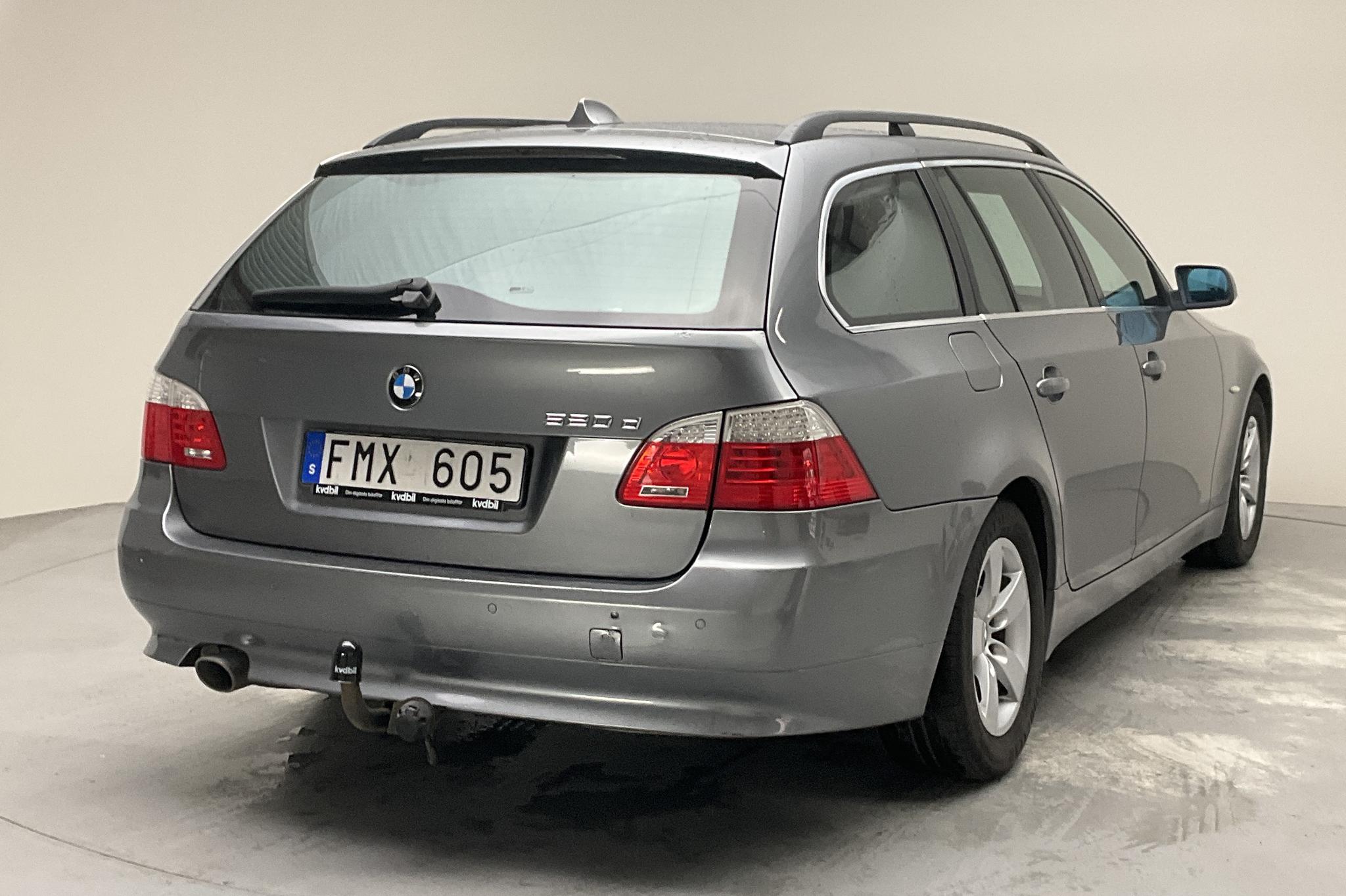 BMW 520d Touring, E61 (177hk) - 32 326 mil - Automat - grå - 2009