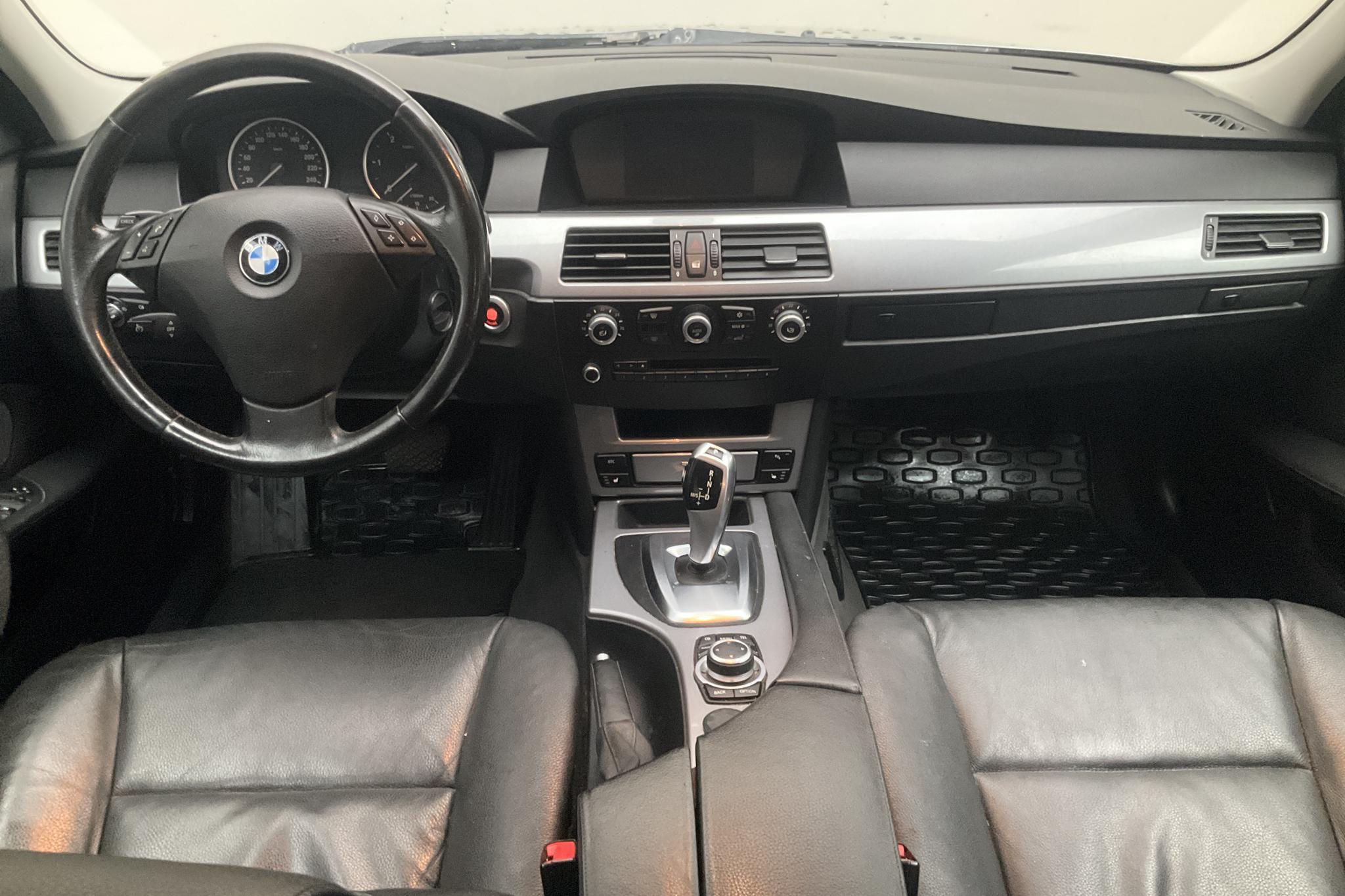 BMW 520d Touring, E61 (177hk) - 323 260 km - Automatic - gray - 2009