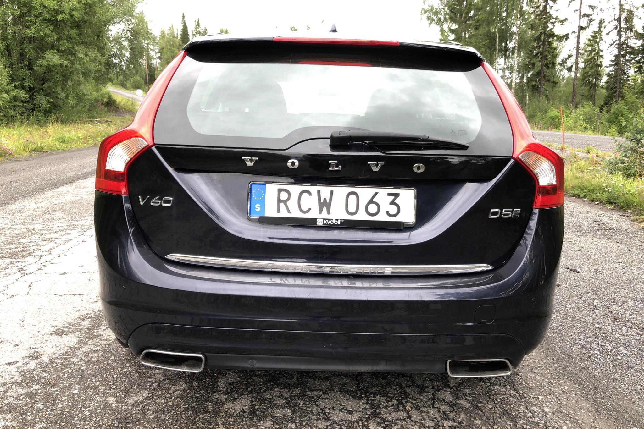 Volvo V60 D5 AWD Twin Engine (163hk) - 19 354 mil - Automat - Dark Blue - 2017