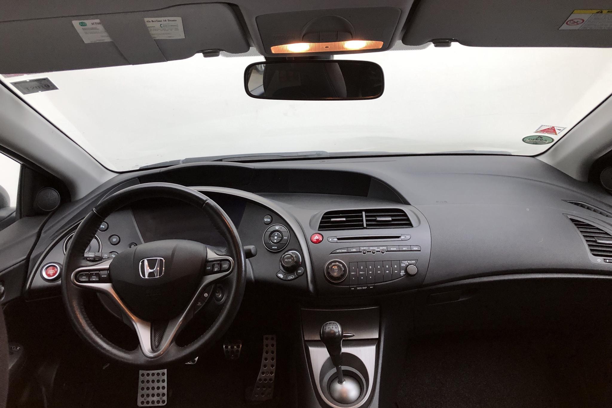 Honda Civic 1.8 5dr (140hk) - 15 648 mil - Manuell - Light Grey - 2010