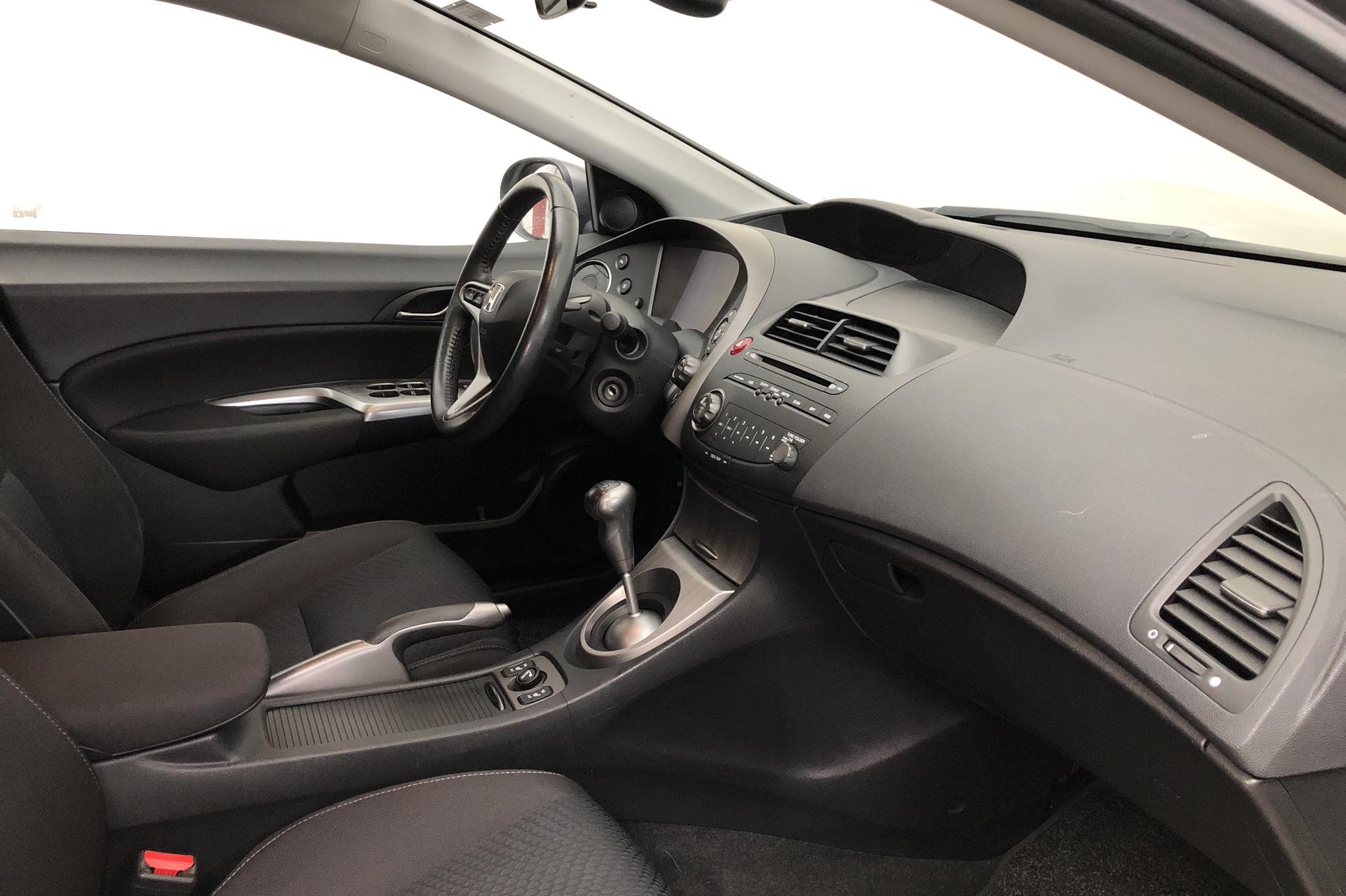 Honda Civic 1.8 5dr (140hk) - 156 480 km - Manual - Light Grey - 2010