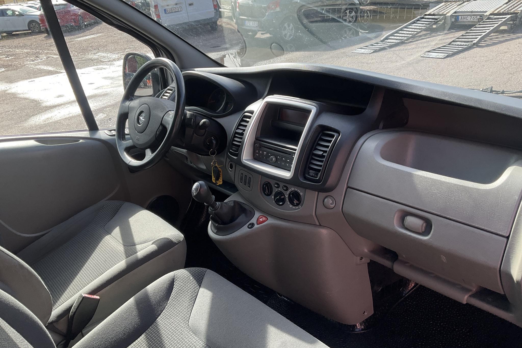 Opel Vivaro 2.0 CDTI (114hk) - 121 640 km - Manual - gray - 2014