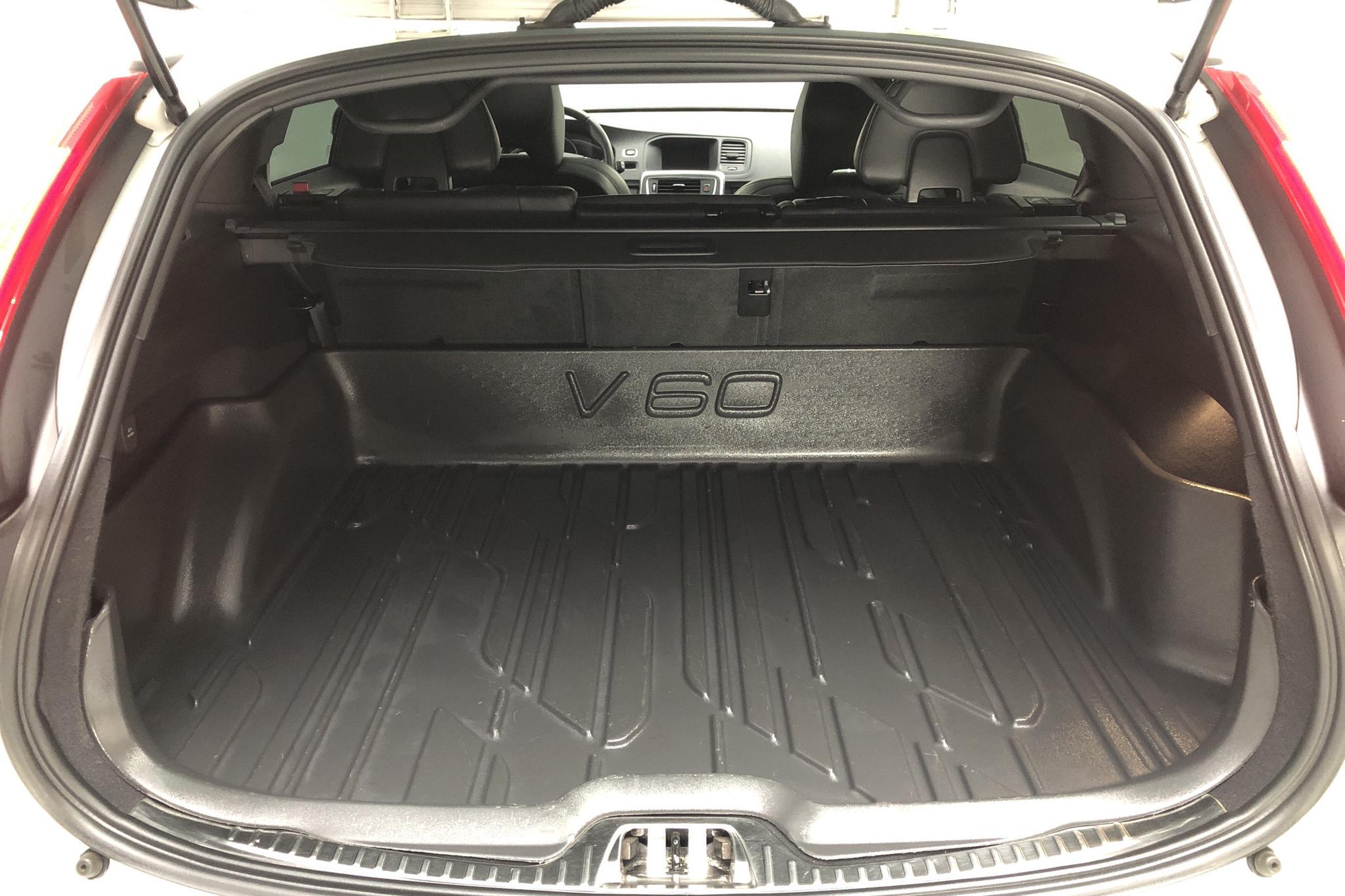 Volvo V60 D4 Cross Country AWD (190hk) - 133 340 km - Automatic - white - 2016