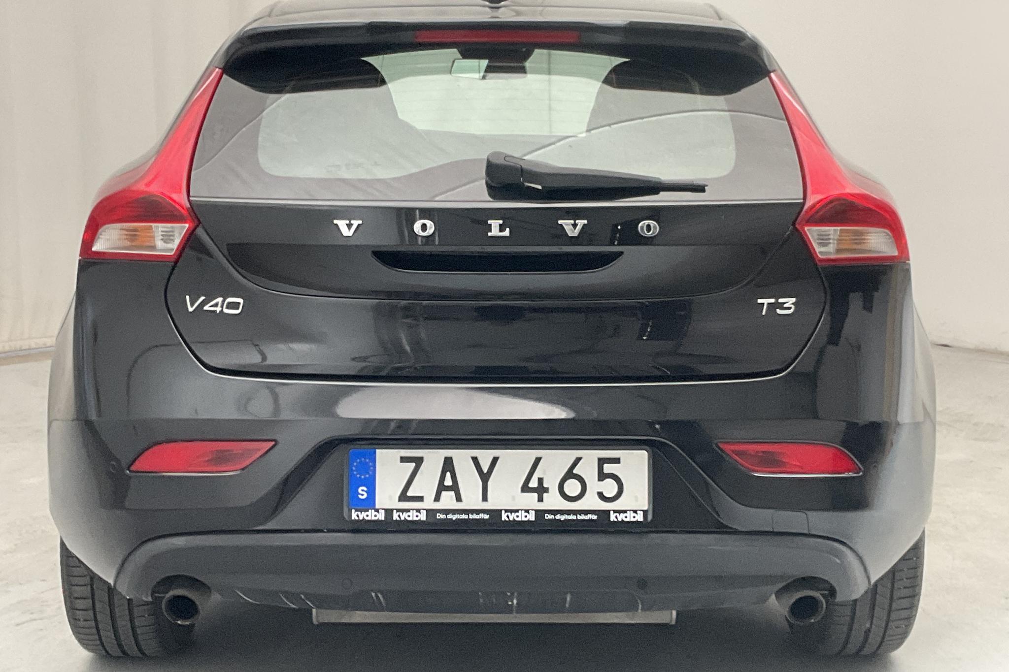 Volvo V40 T3 (152hk) - 8 148 mil - Manuell - svart - 2018
