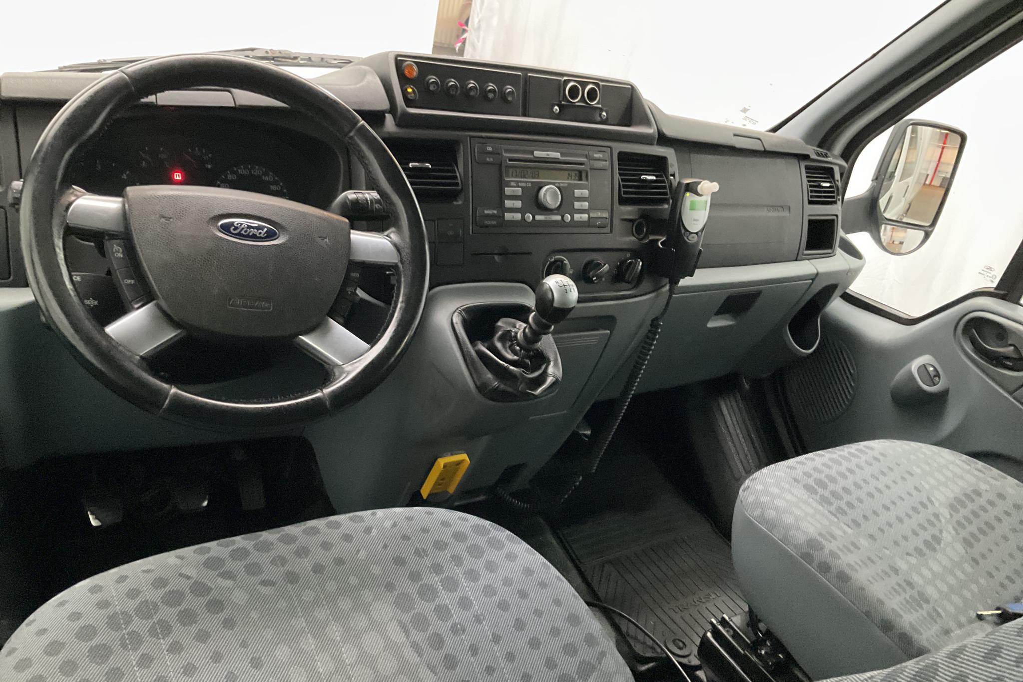Ford Transit 350 2.2 TDCi AWD Pickup (125hk) - 27 289 mil - Manuell - vit - 2012