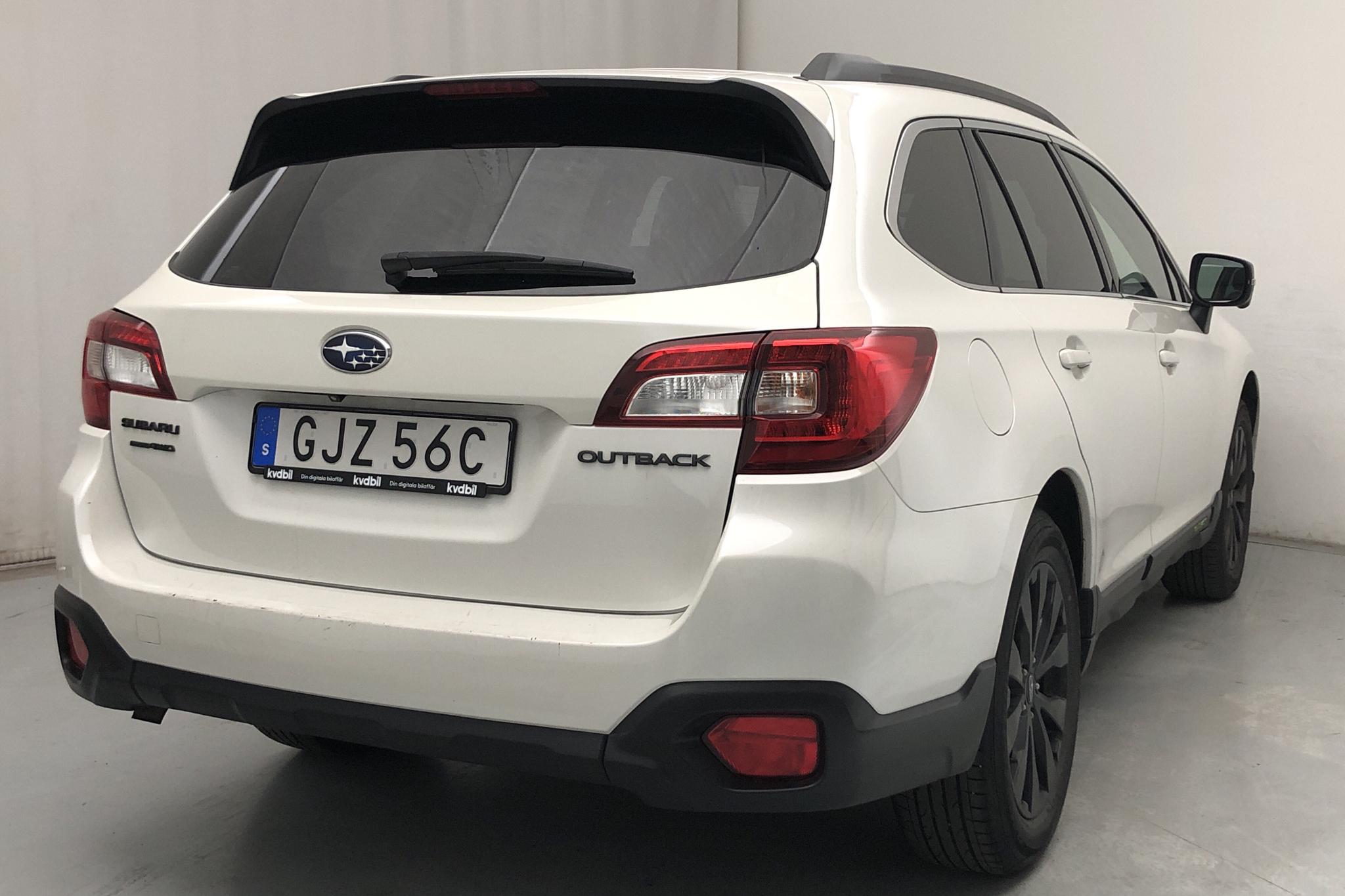 Subaru Outback 2.5i 4WD (173hk) - 13 271 mil - Automat - vit - 2019