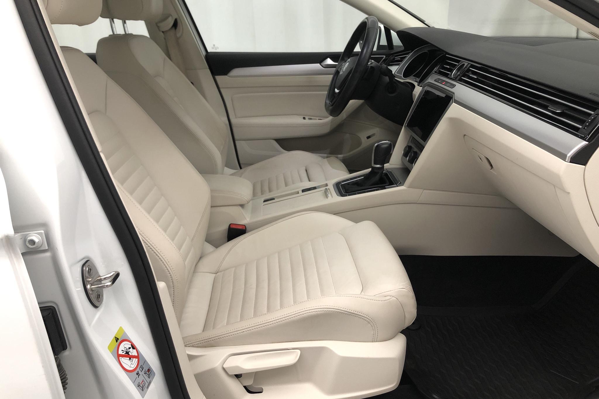 VW Passat 2.0 TDI Sportscombi (150hk) - 87 670 km - Automatic - white - 2018