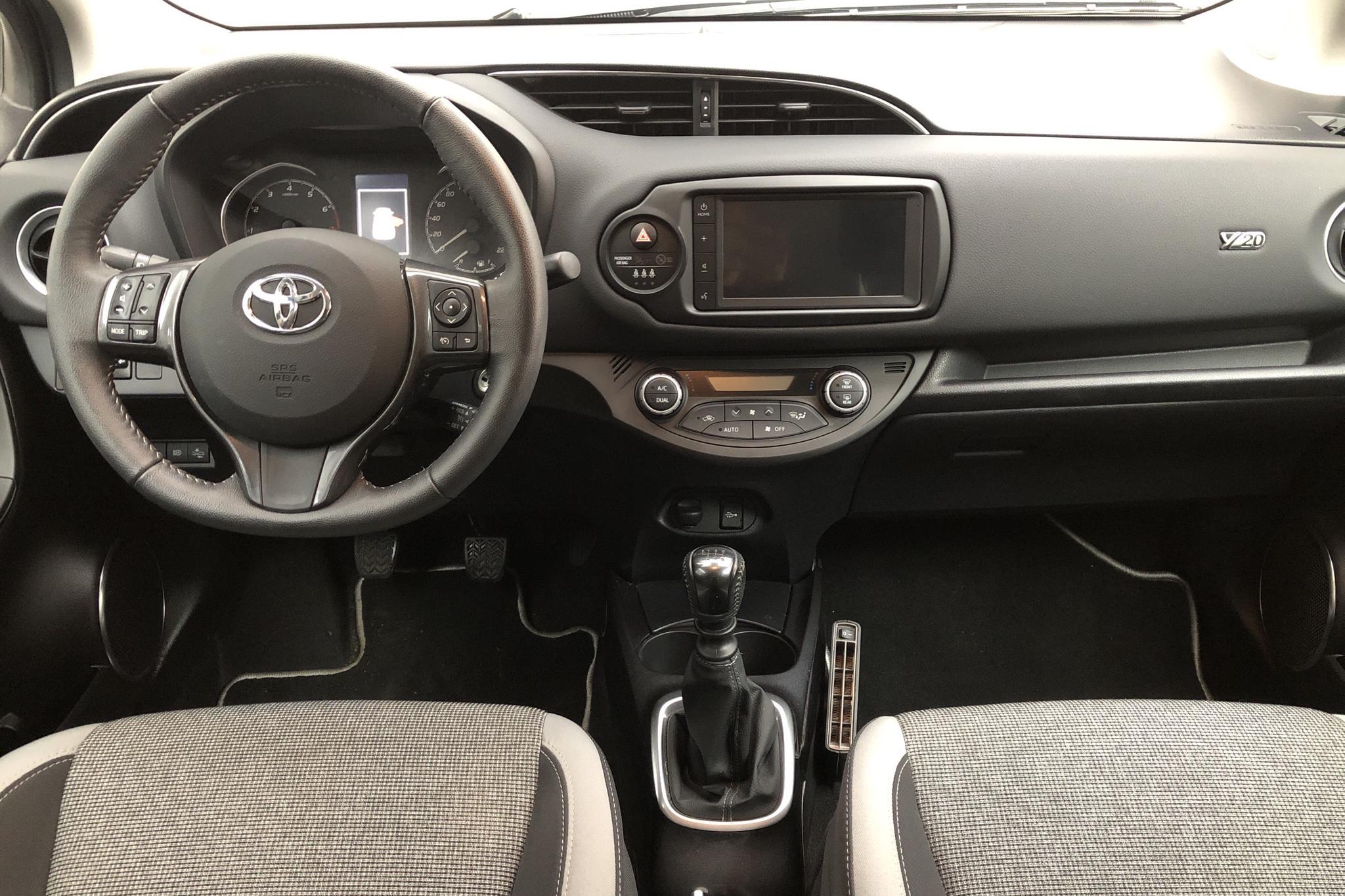 Toyota Yaris 1.5 5dr (111hk) - 26 780 km - Manual - black - 2020