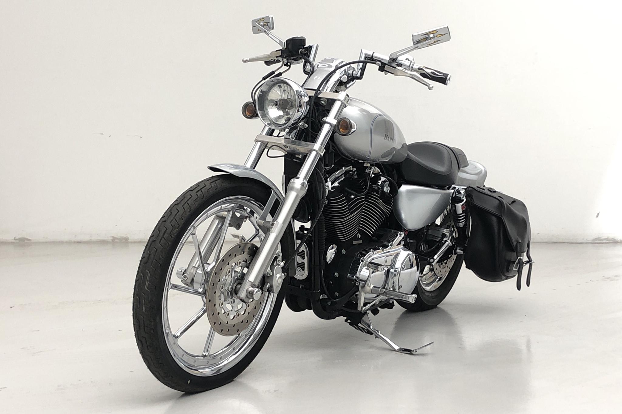 HARLEY-DAVIDSON XL1200C Motorcykel - 3 475 mil - Manuell - silver - 2005