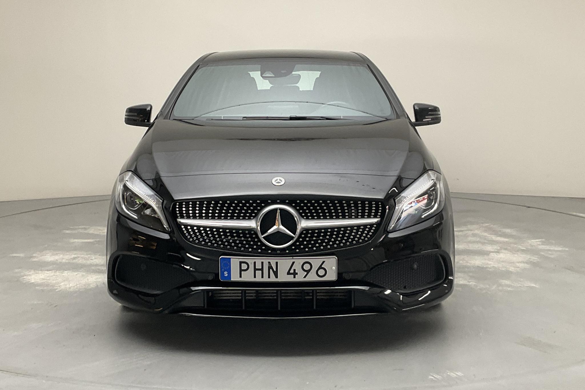 Mercedes A 180 5dr W176 (122hk) - 73 150 km - Manual - black - 2018