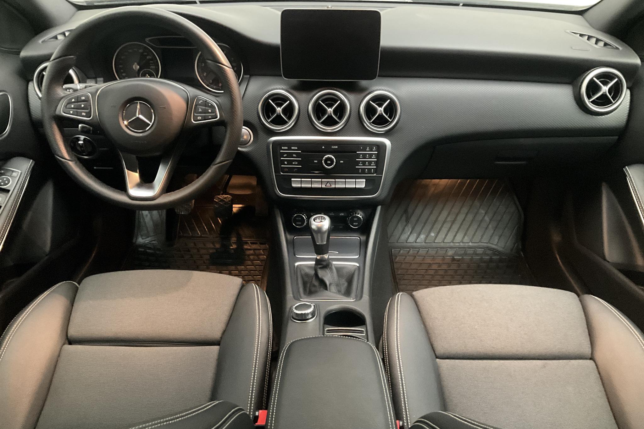 Mercedes A 180 5dr W176 (122hk) - 7 315 mil - Manuell - svart - 2018