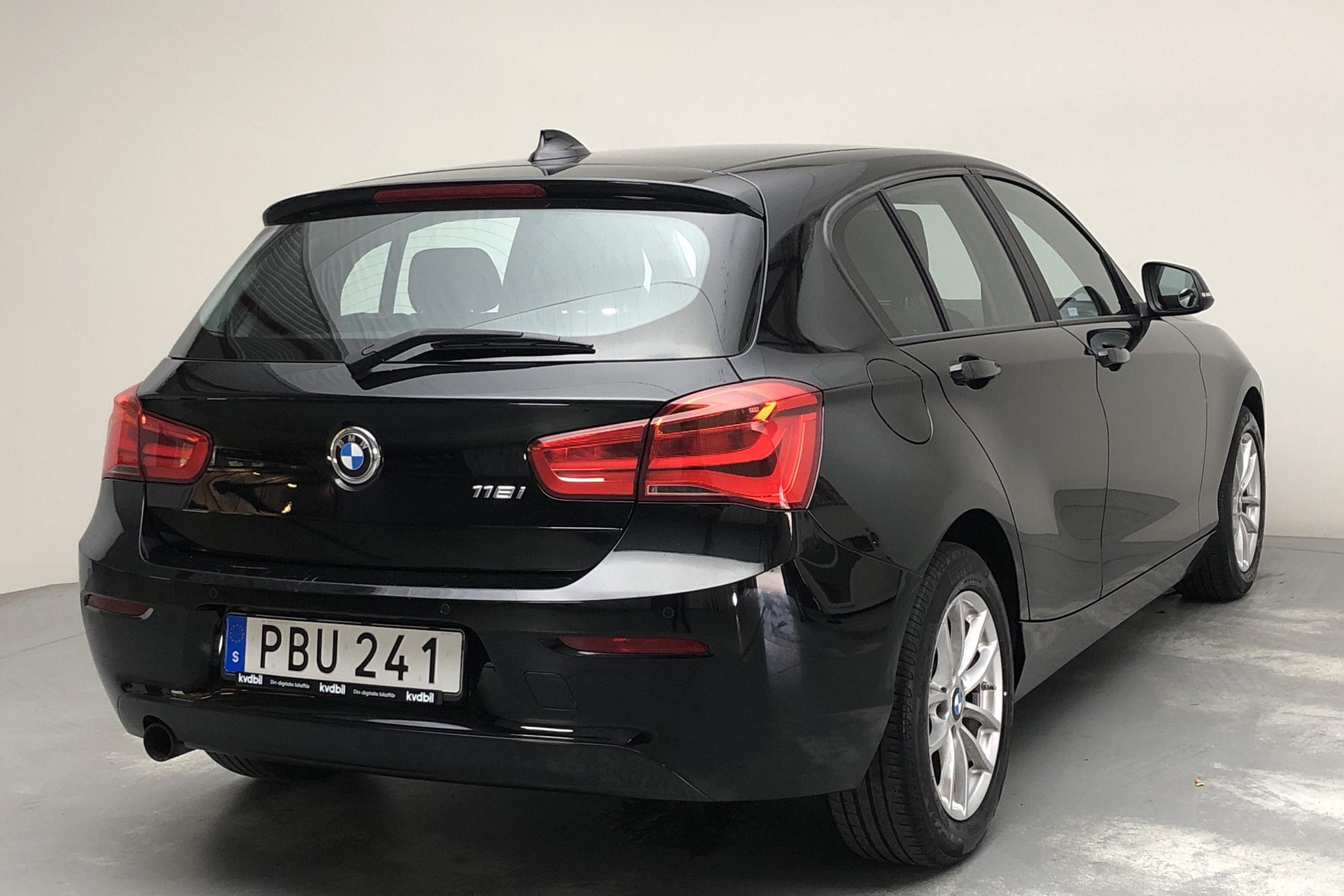 BMW 118i 5dr, F20 (136hk) - 69 740 km - Manual - black - 2017