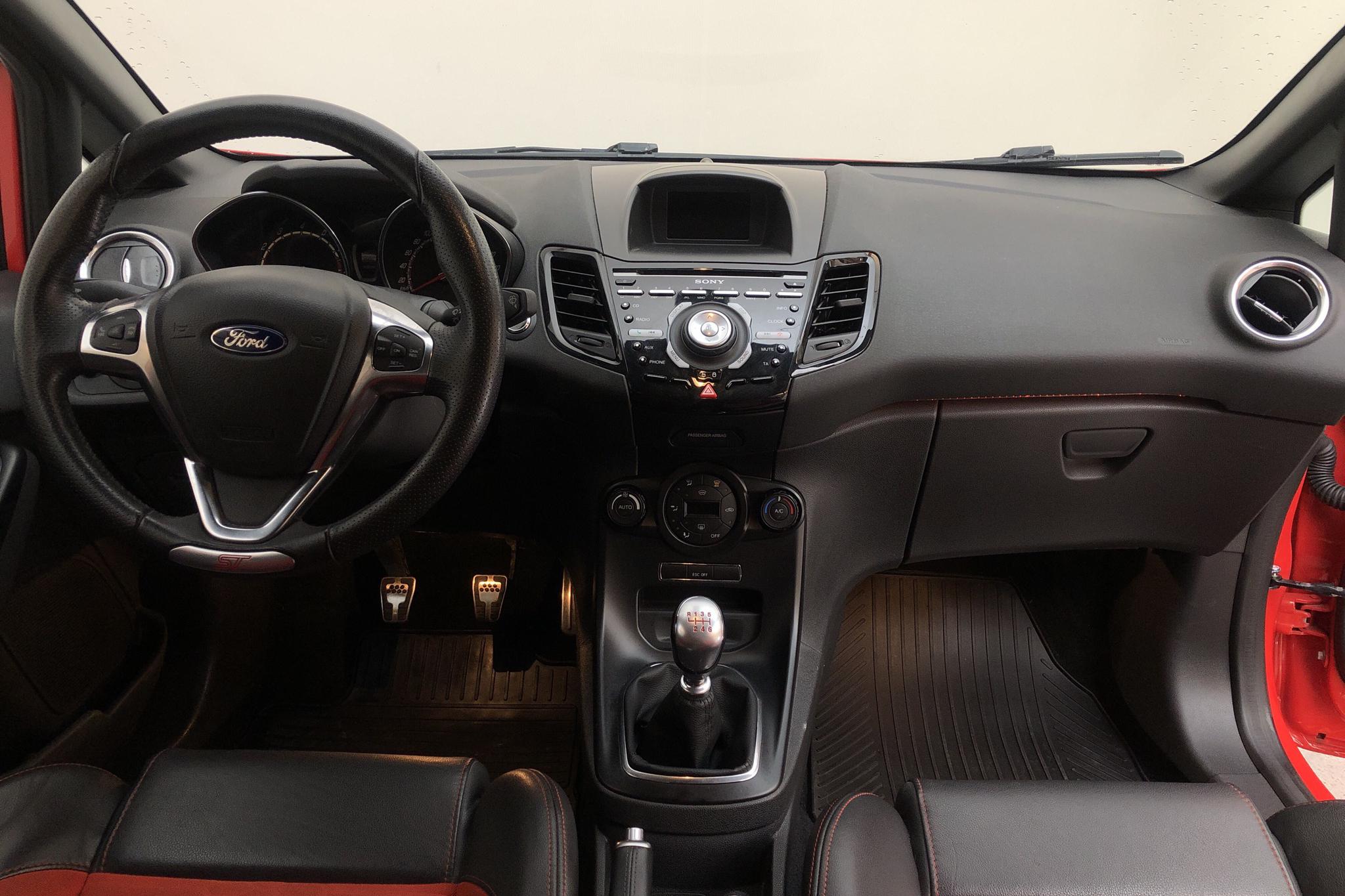 Ford Fiesta 1.6 ST 3dr (182hk) - 7 426 mil - Manuell - orange - 2016