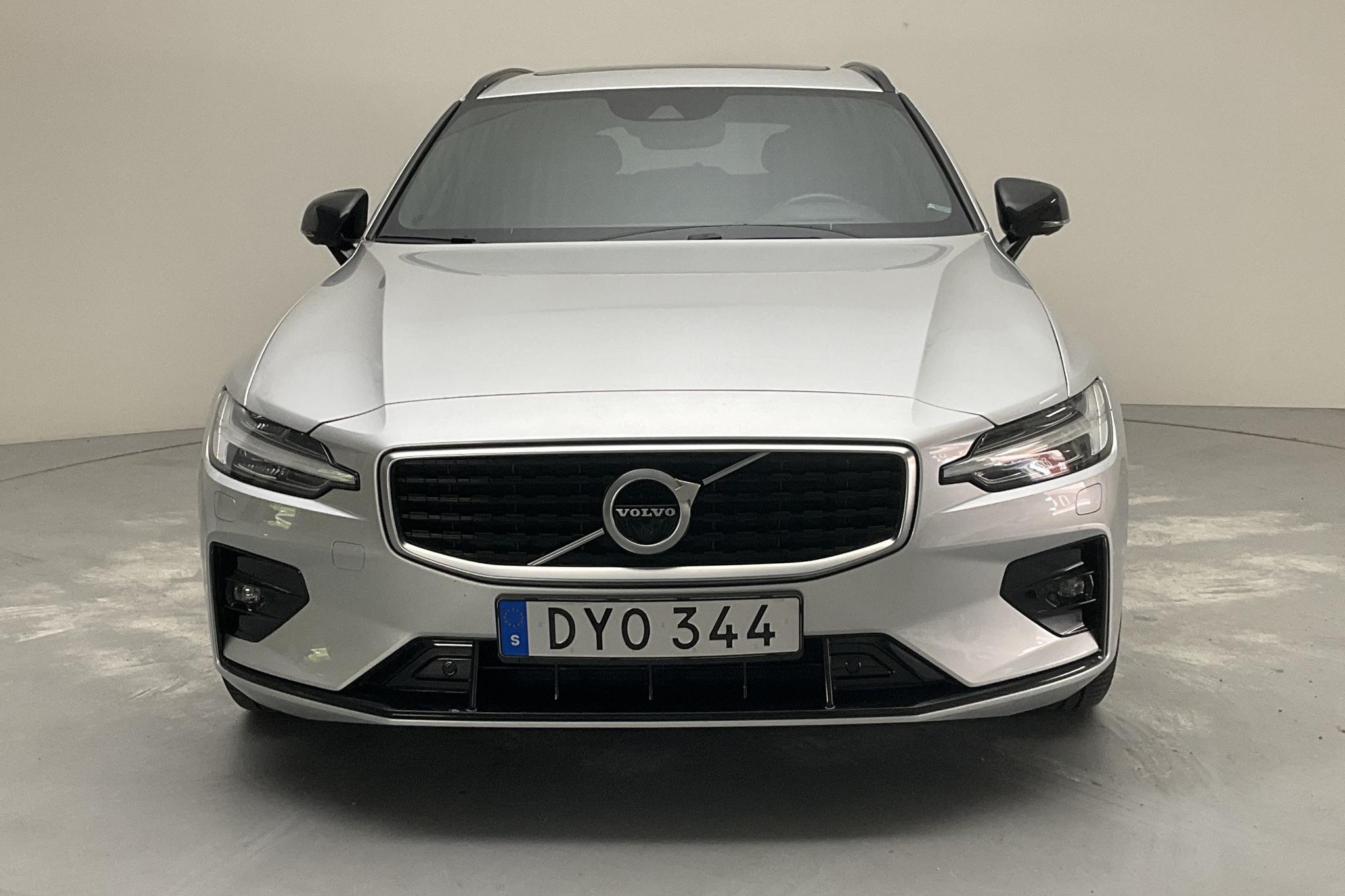 Volvo V60 D4 AWD (190hk) - 6 383 mil - Automat - silver - 2019