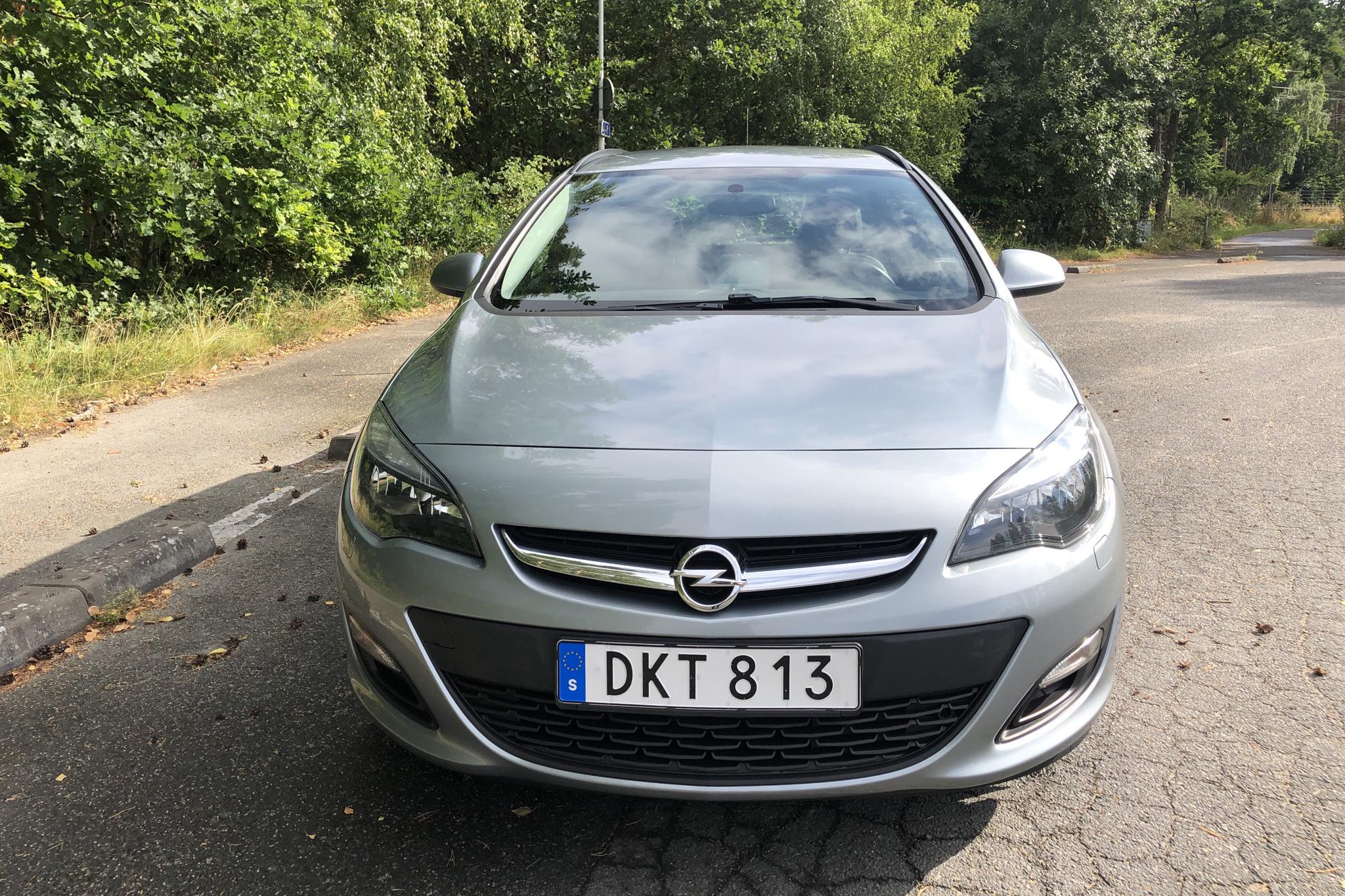 Opel Astra 1.4 Turbo ECOTEC Sports Tourer (140hk) - 13 236 mil - Manuell - grå - 2015
