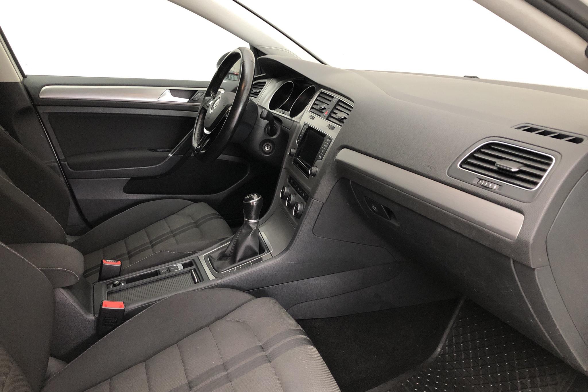 VW Golf VII 1.4 TGI BlueMotion Sportscombi (110hk) - 15 265 mil - Manuell - vit - 2015
