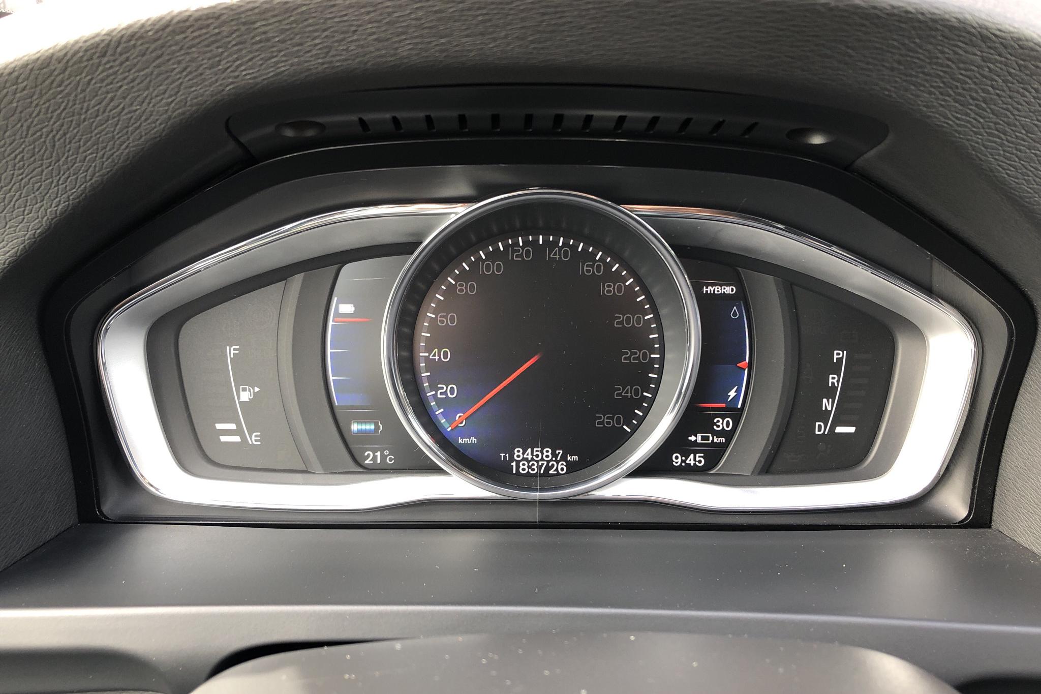 Volvo V60 D5 AWD Twin Engine (163hk) - 18 372 mil - Automat - svart - 2018