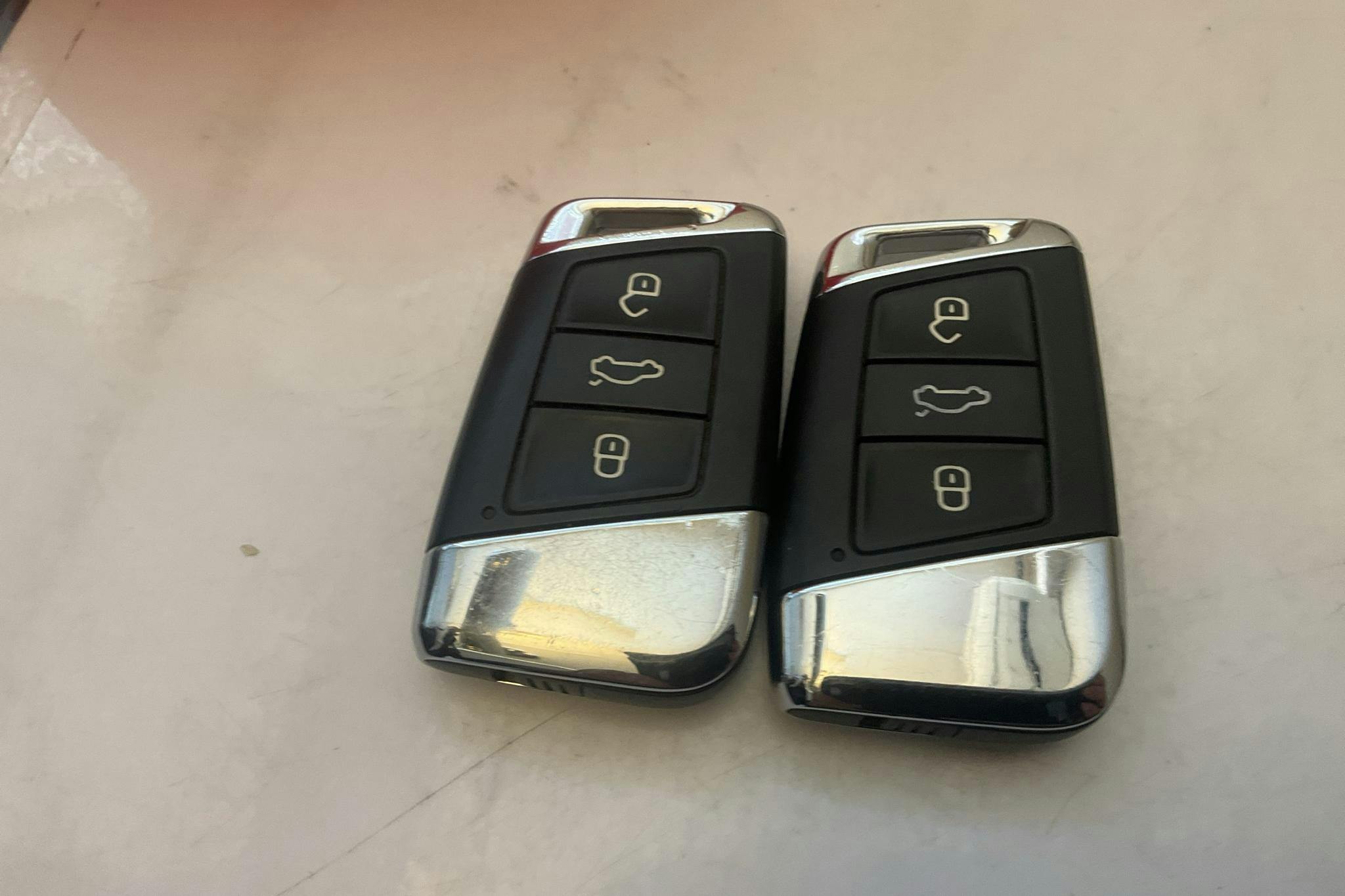 VW Arteon 2.0 TSI 4MOTION (272hk) - 15 407 mil - Automat - gul - 2019