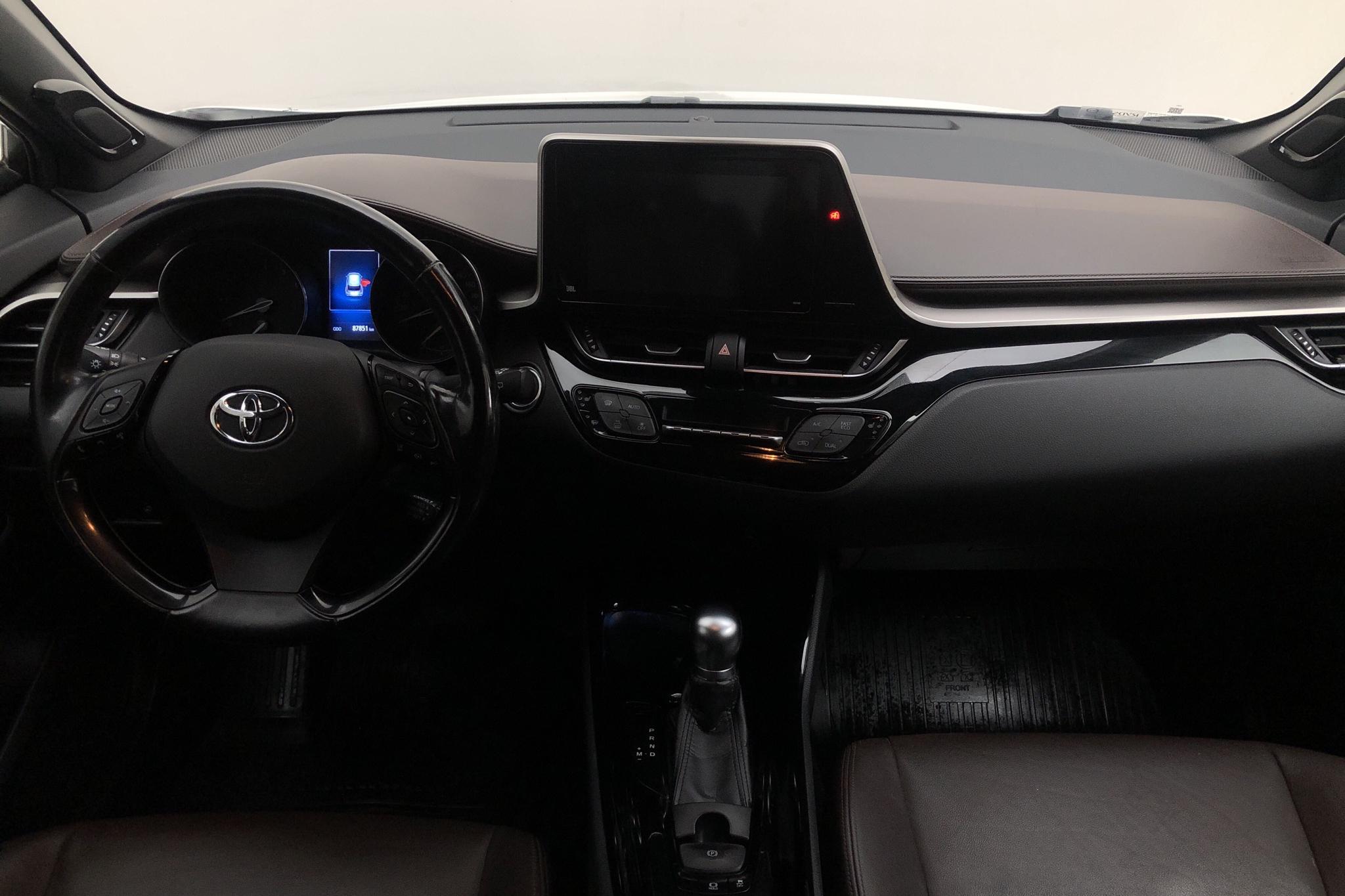 Toyota C-HR 1.2T AWD (116hk) - 8 786 mil - Automat - vit - 2017