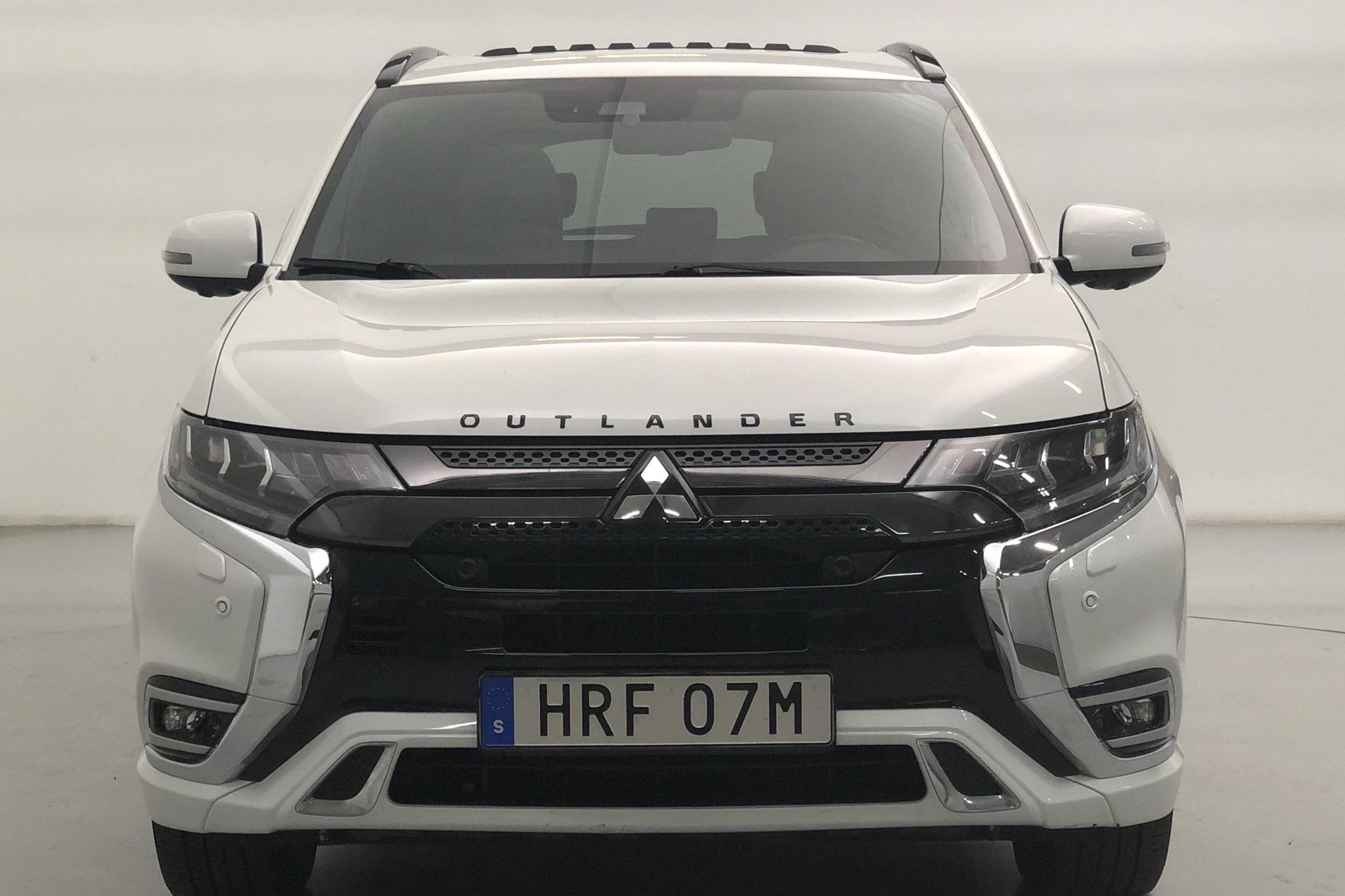 Mitsubishi Outlander 2.4 Plug-in Hybrid 4WD (136hk) - 7 774 mil - Automat - vit - 2019