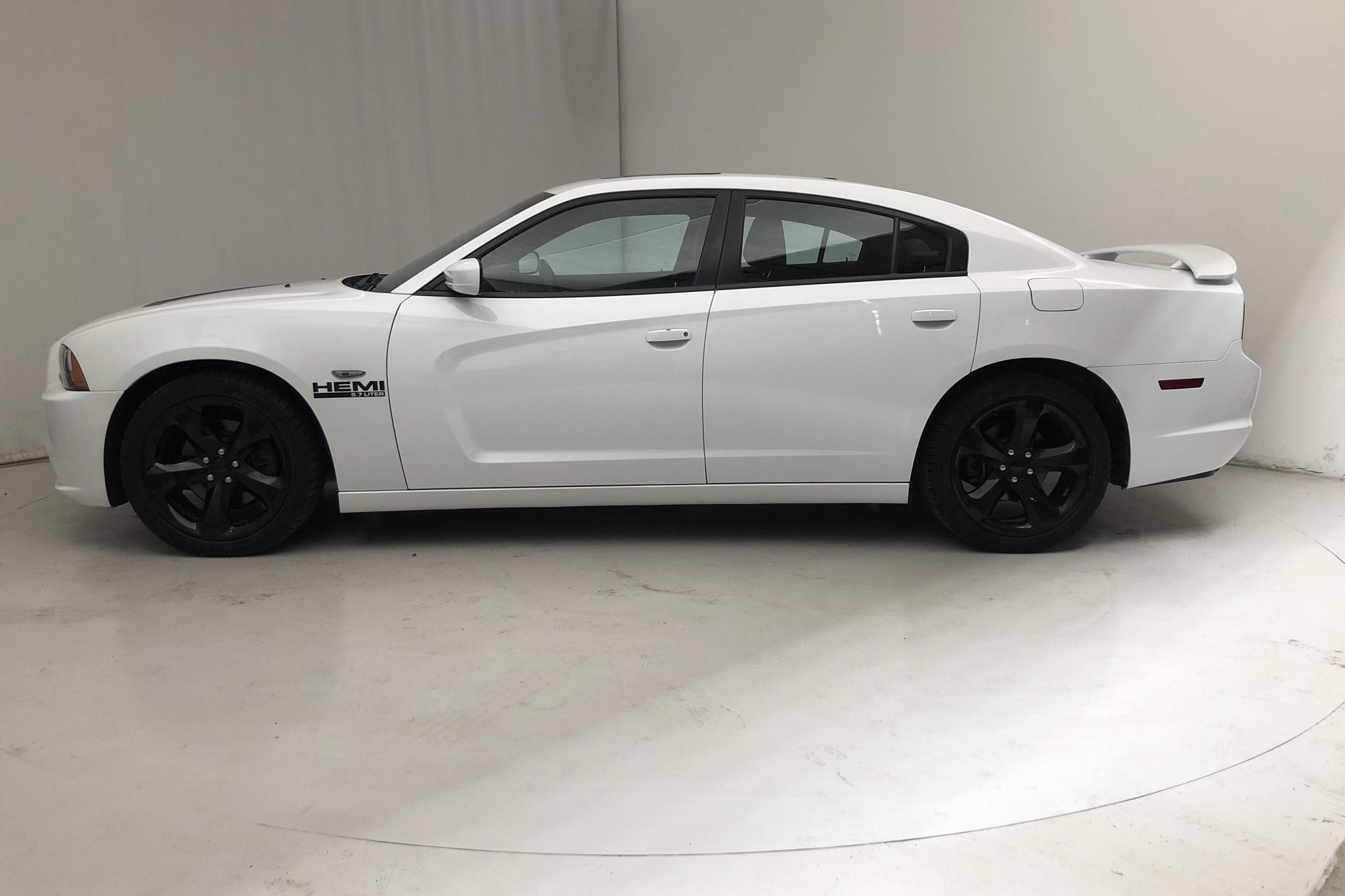 Dodge Charger 5.7 V8 (375hk) - 74 770 km - Automatic - white - 2014