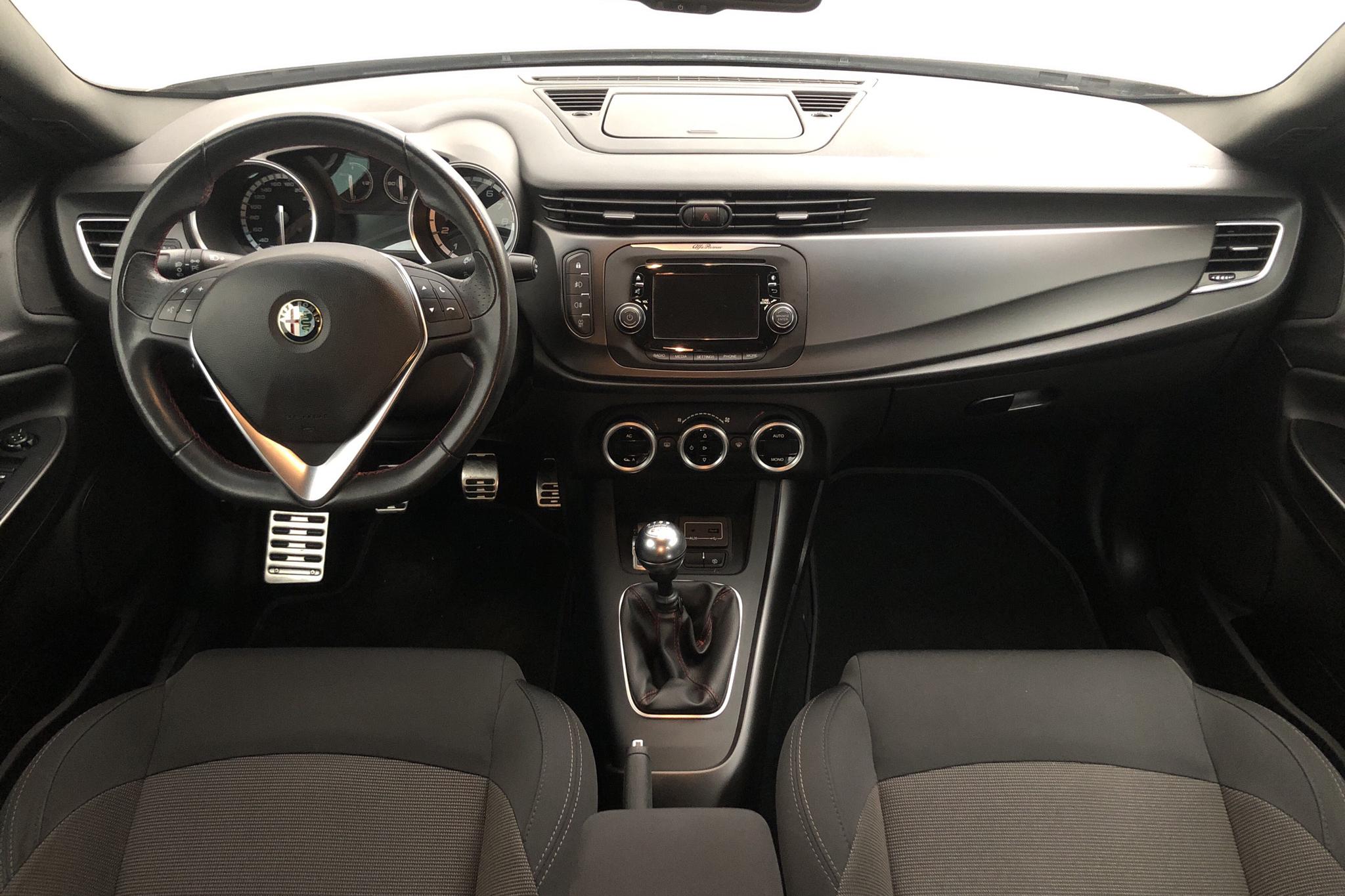 Alfa Romeo Giulietta 1.4 TB (120hk) - 4 185 mil - Manuell - grå - 2016
