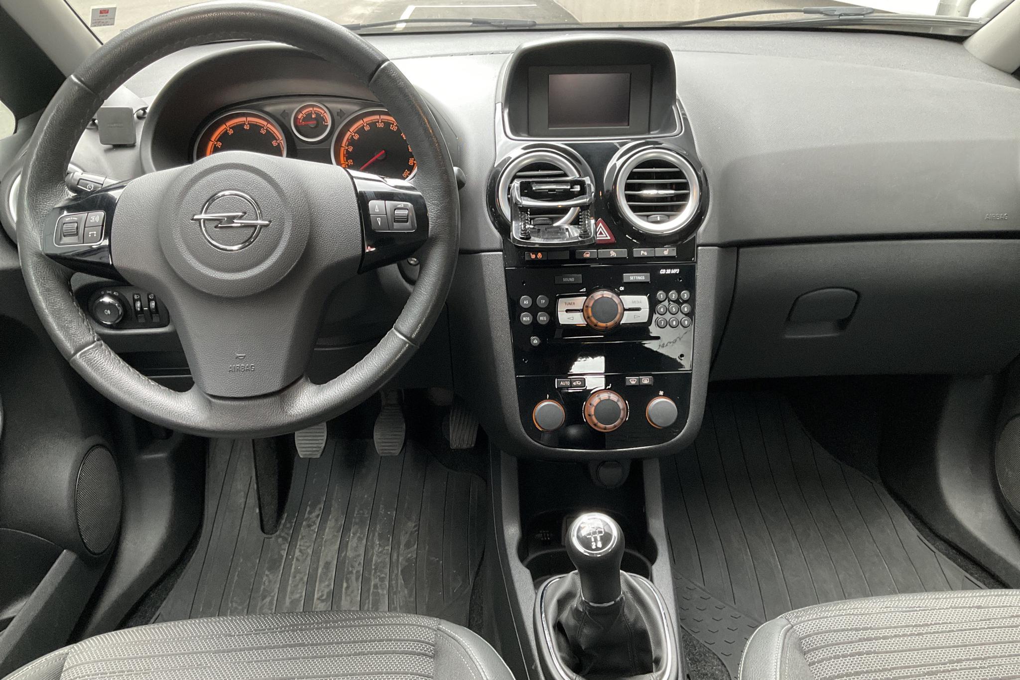 Opel Corsa 1.2 Twinport 5dr (85hk) - 107 530 km - Manual - black - 2014