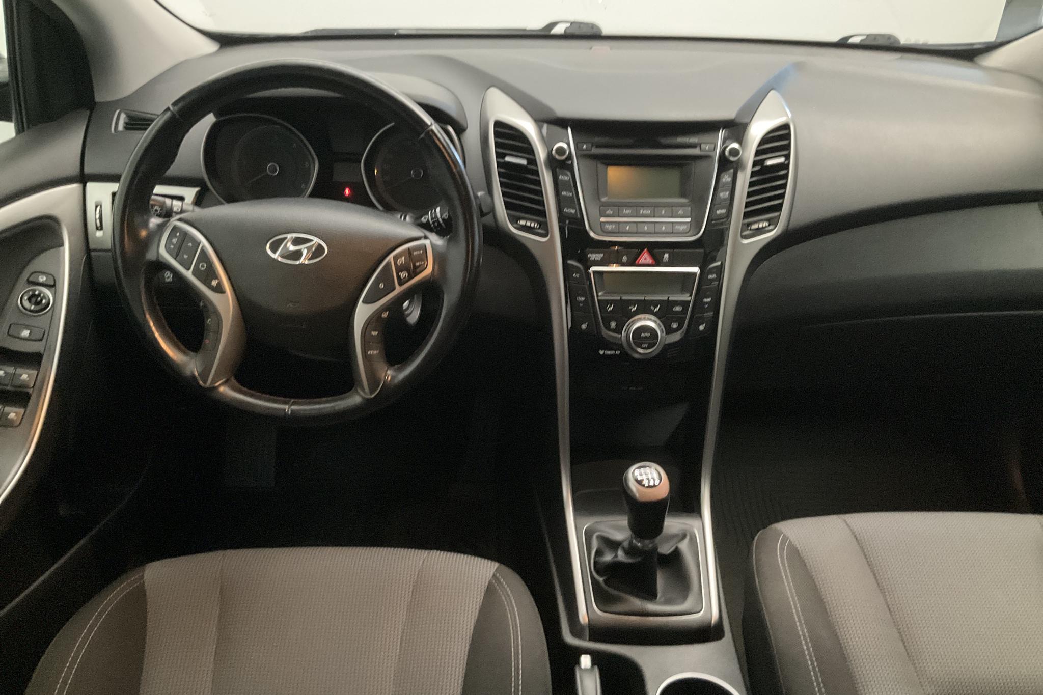Hyundai i30 1.6 CRDi 5dr (110hk) - 16 325 mil - Manuell - svart - 2014