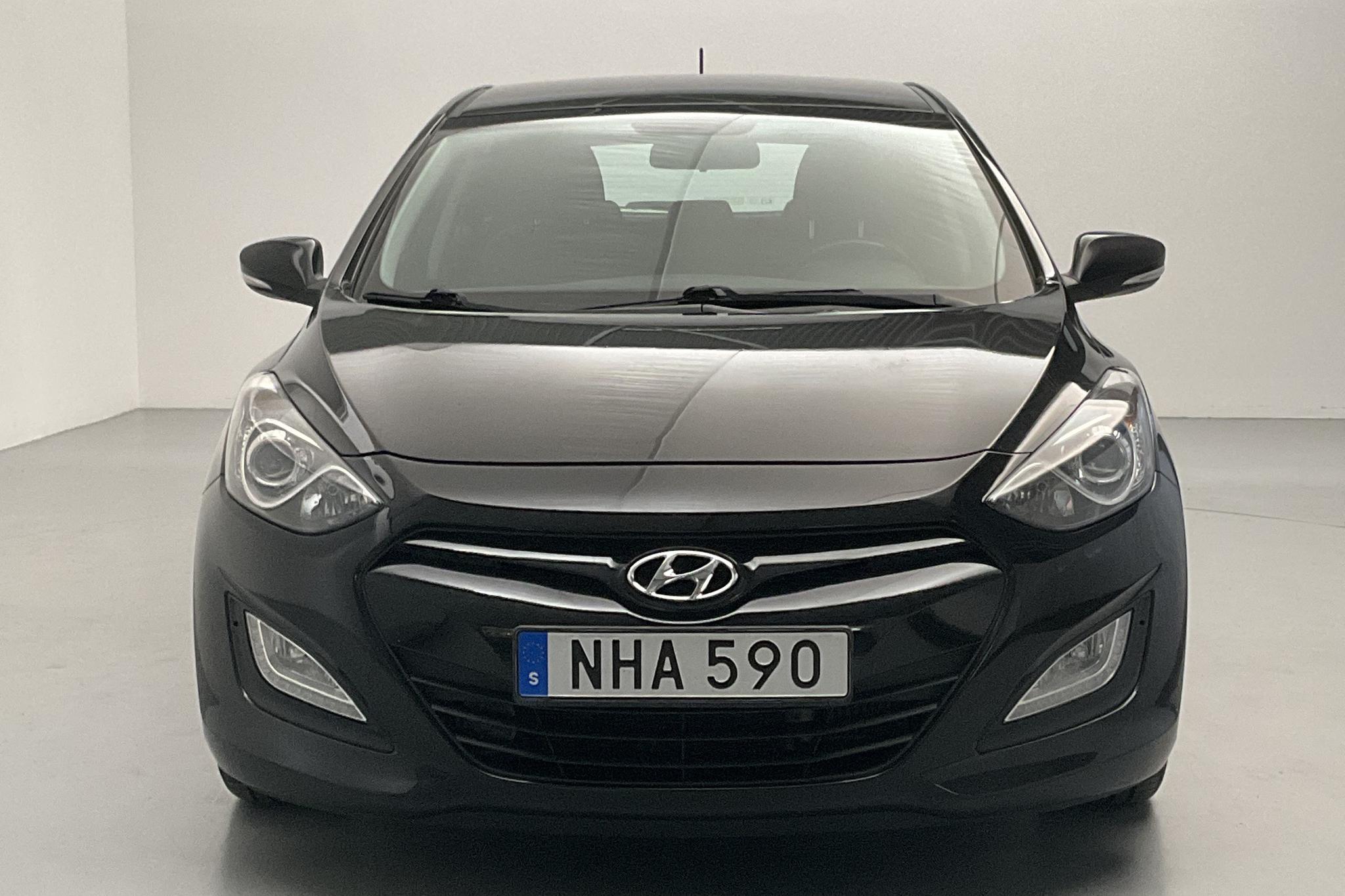 Hyundai i30 1.6 CRDi 5dr (110hk) - 16 325 mil - Manuell - svart - 2014