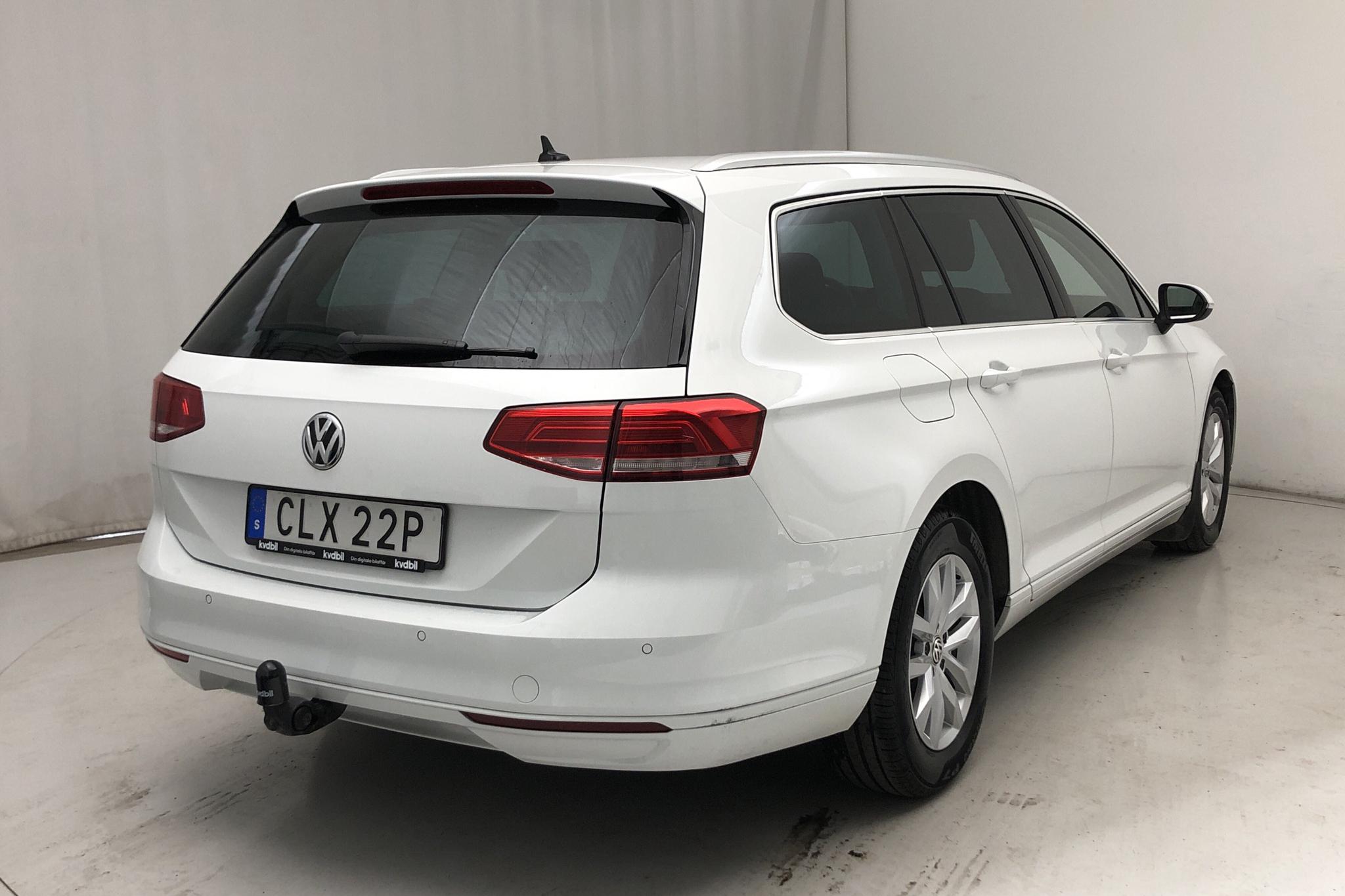 VW Passat 2.0 TDI Sportscombi (150hk) - 6 116 mil - Manuell - vit - 2019