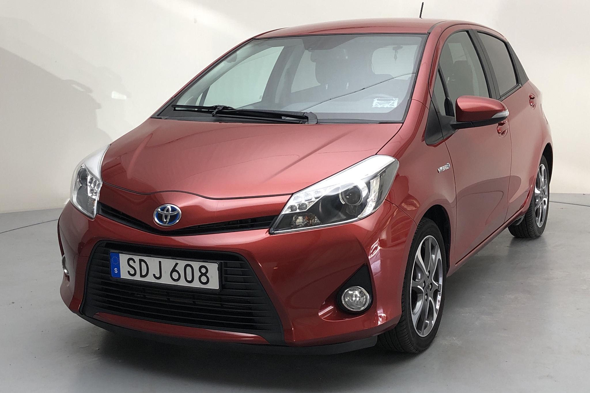 Toyota Yaris 1.5 HSD 5dr (75hk) - 91 070 km - Automatic - red - 2014