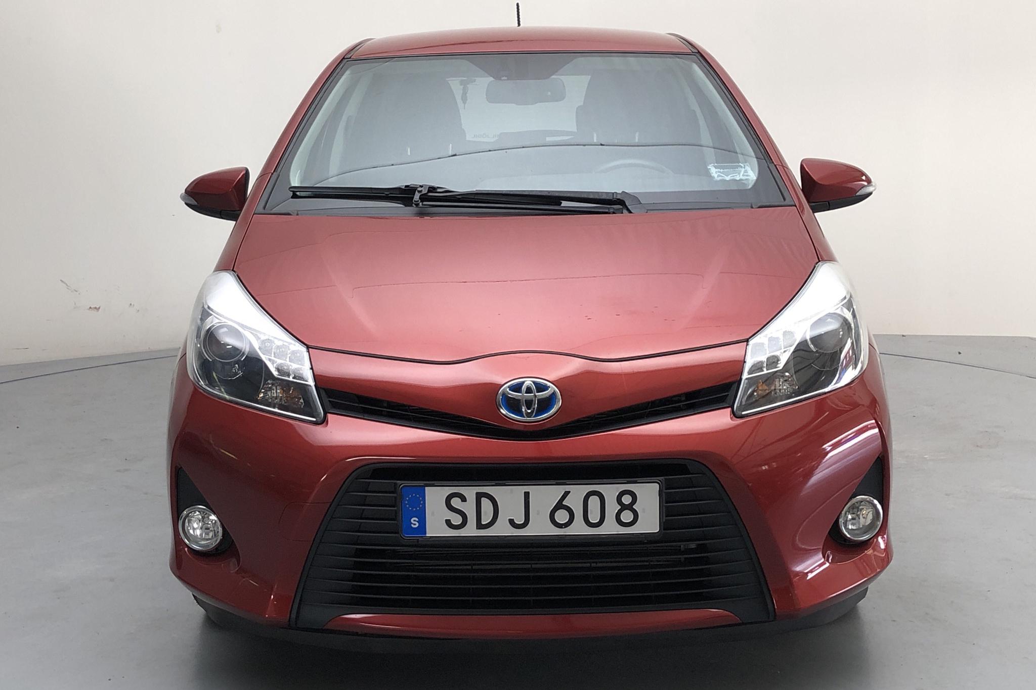 Toyota Yaris 1.5 HSD 5dr (75hk) - 9 107 mil - Automat - röd - 2014