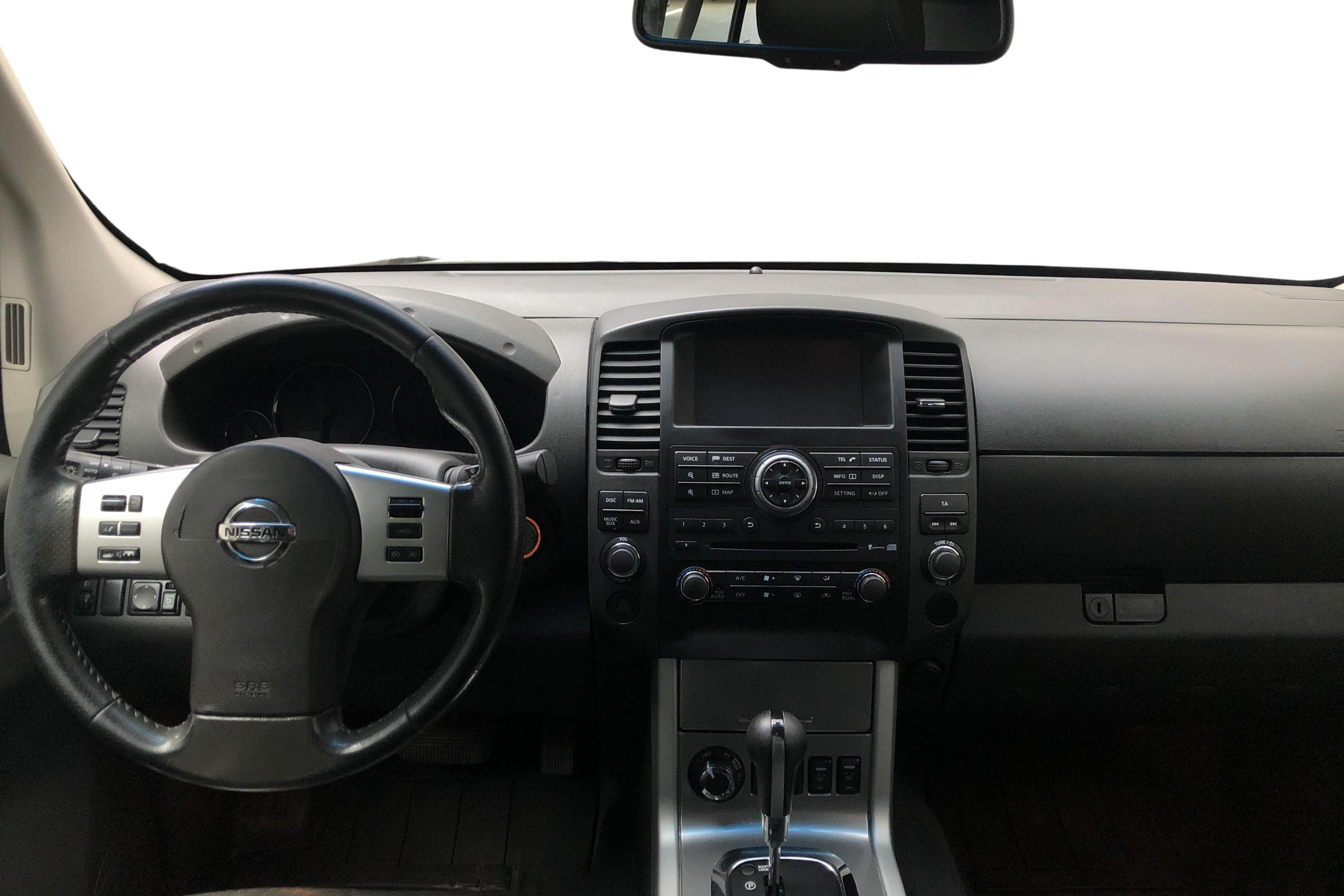 Nissan Navara 3.0 dCi V6 (231hk) - 20 745 mil - Automat - svart - 2015