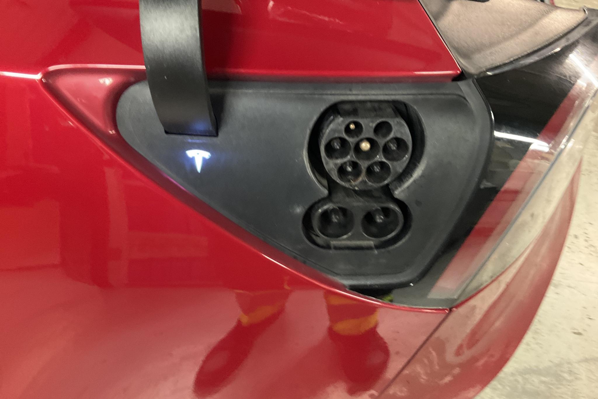 Tesla Model 3 Long Range Dual Motor AWD - 8 944 mil - Automat - röd - 2020