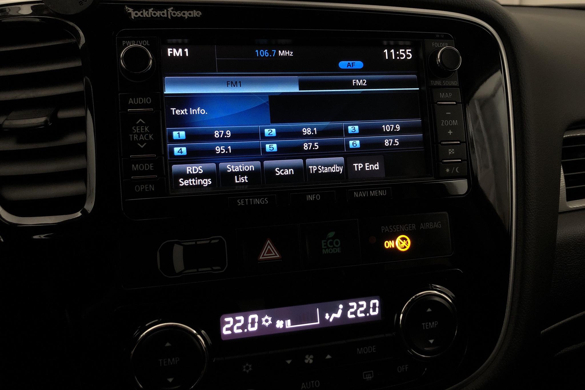 Mitsubishi Outlander 2.0 Plug-in Hybrid 4WD (121hk) - 23 649 mil - Automat - vit - 2014