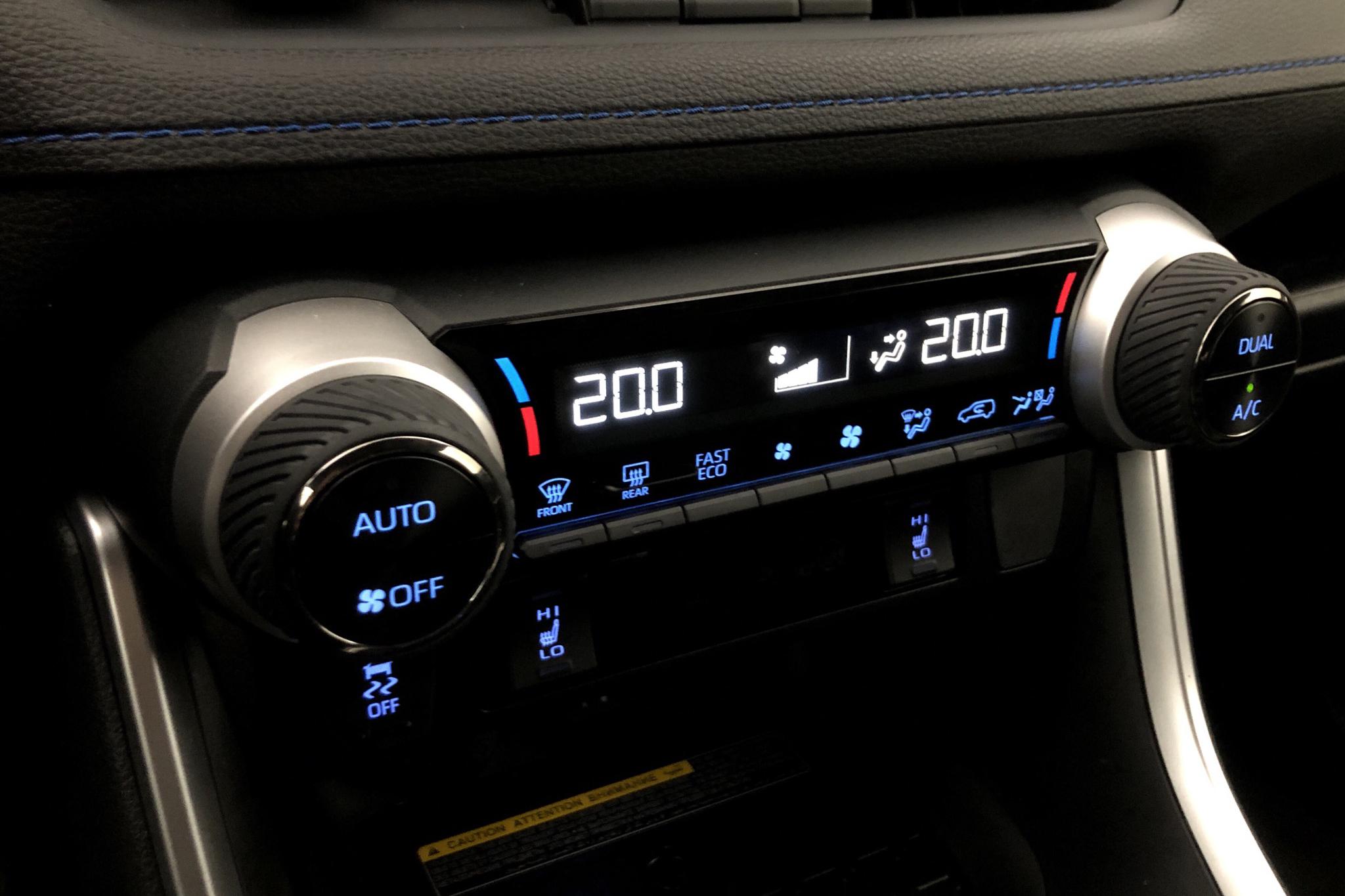 Toyota RAV4 2.5 HSD AWD (222hk) - 6 348 mil - Automat - vit - 2019