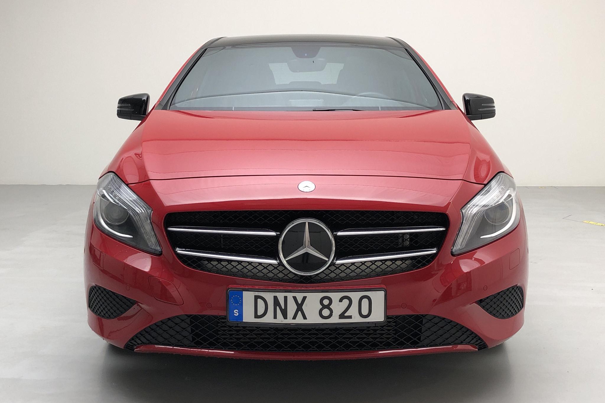 Mercedes A 180 5dr W176 (122hk) - 36 190 km - Automatic - red - 2015
