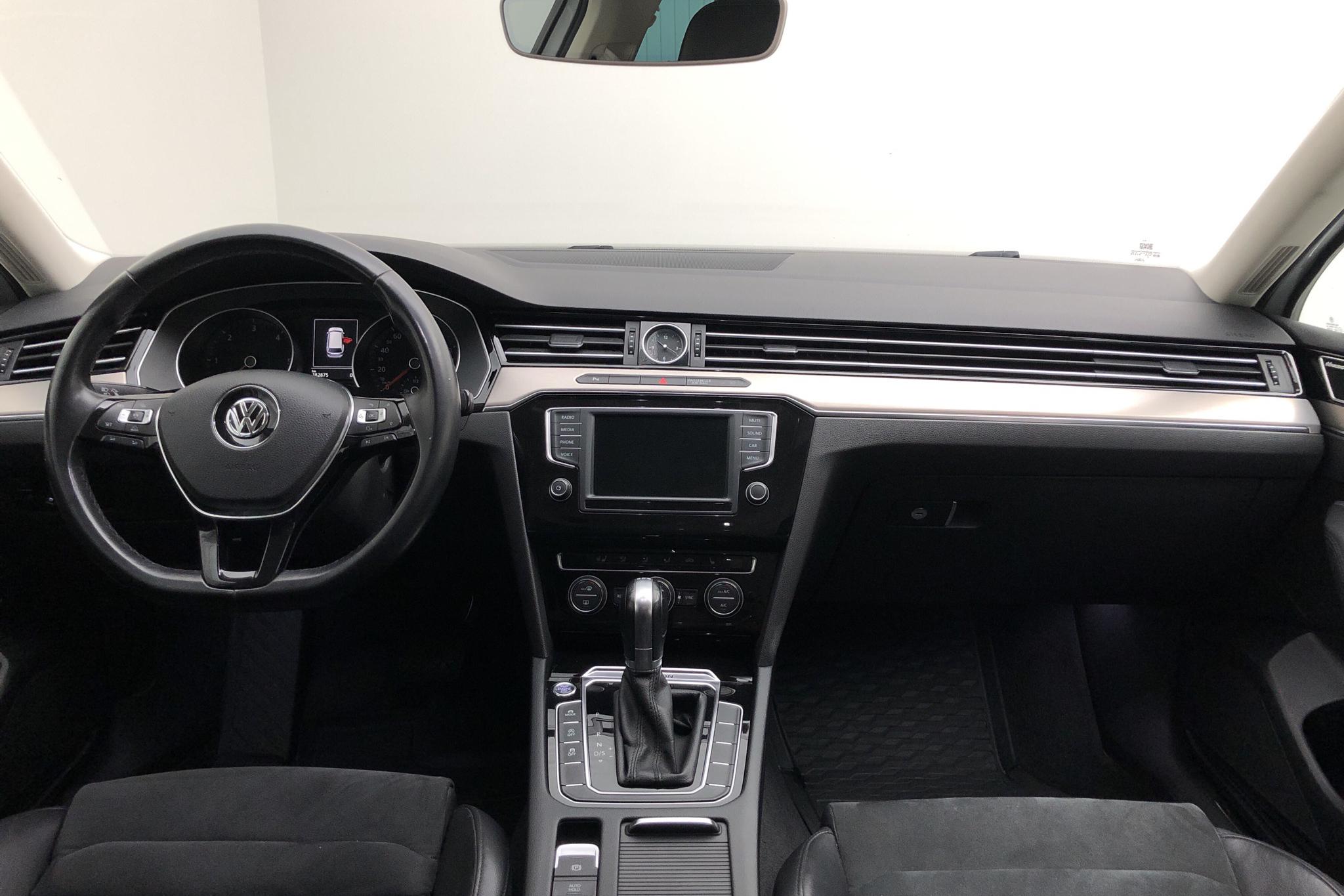 VW Passat 2.0 TDI Sportscombi 4MOTION (190hk) - 182 880 km - Automatic - white - 2016