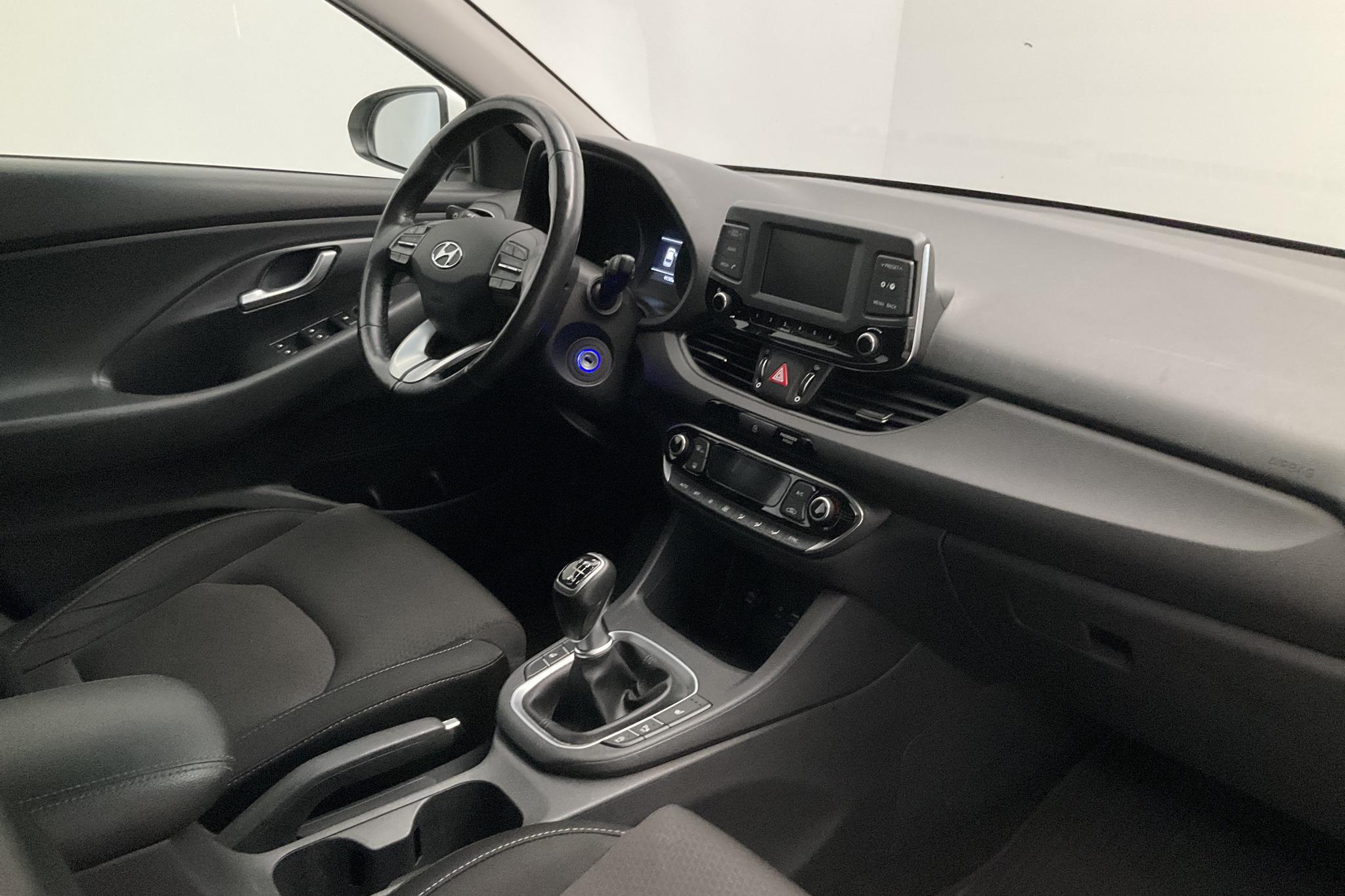 Hyundai i30 1.6 D 5dr (110hk) - 4 938 mil - Manuell - vit - 2018