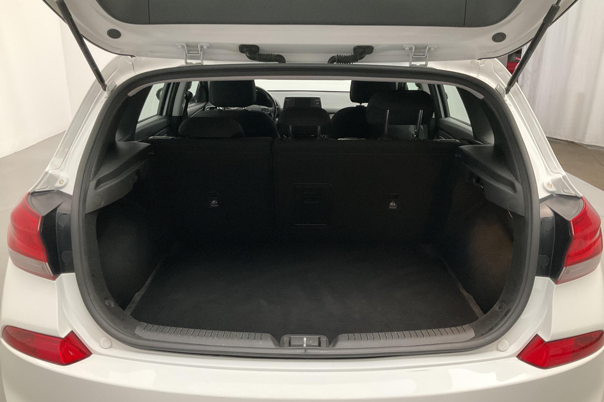 Hyundai i30 1.6 D 5dr (110hk) - 49 380 km - Manual - white - 2018