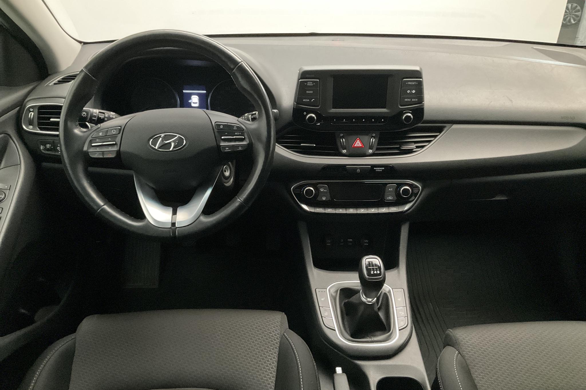 Hyundai i30 1.6 D 5dr (110hk) - 4 938 mil - Manuell - vit - 2018
