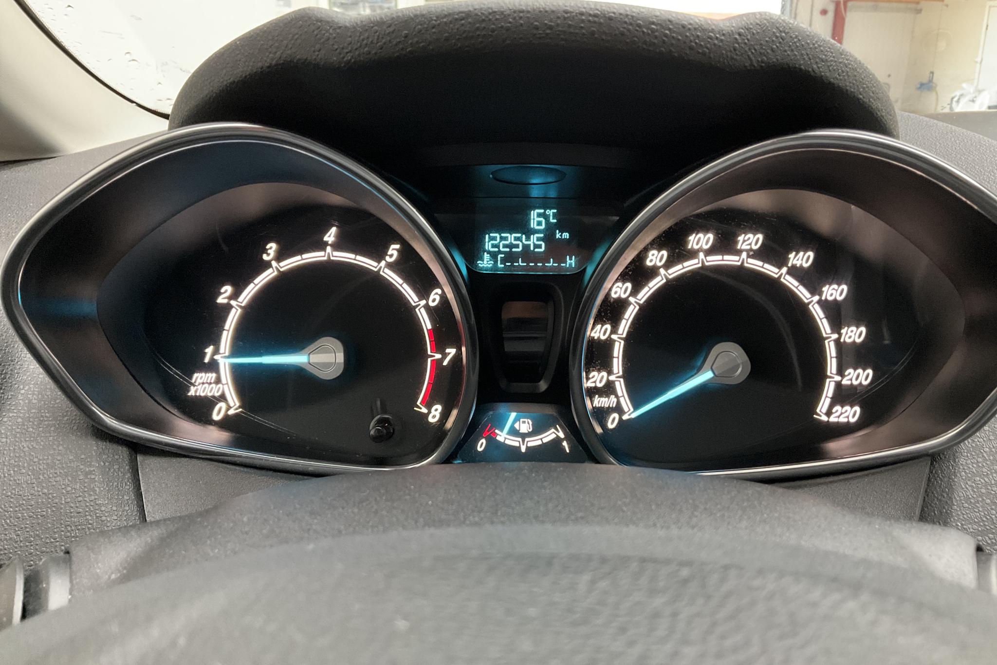 Ford Fiesta 1.0 5dr (80hk) - 122 550 km - Manual - red - 2016