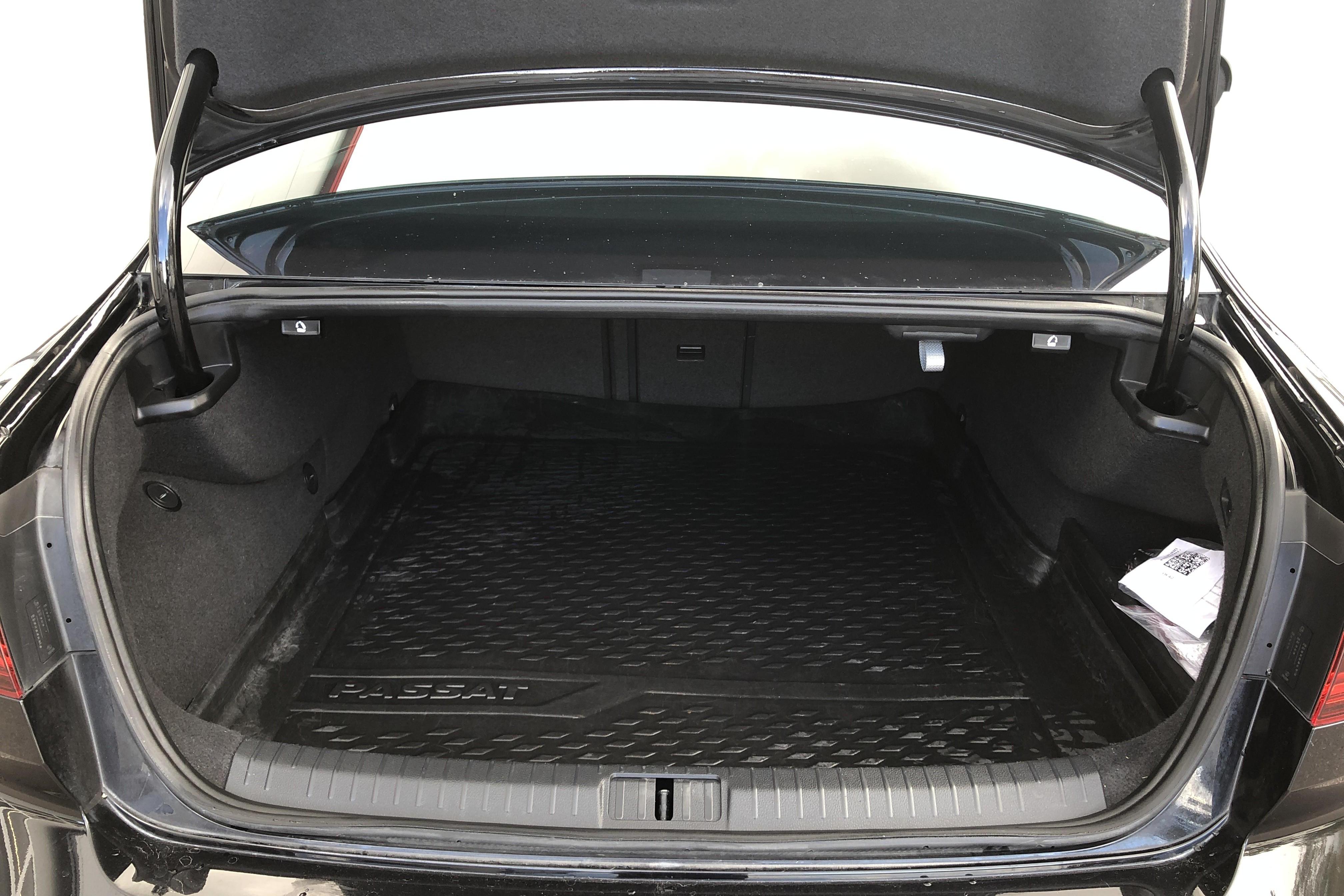 VW Passat 1.4 Plug-in-Hybrid (218hk) - 62 960 km - Automatic - black - 2020