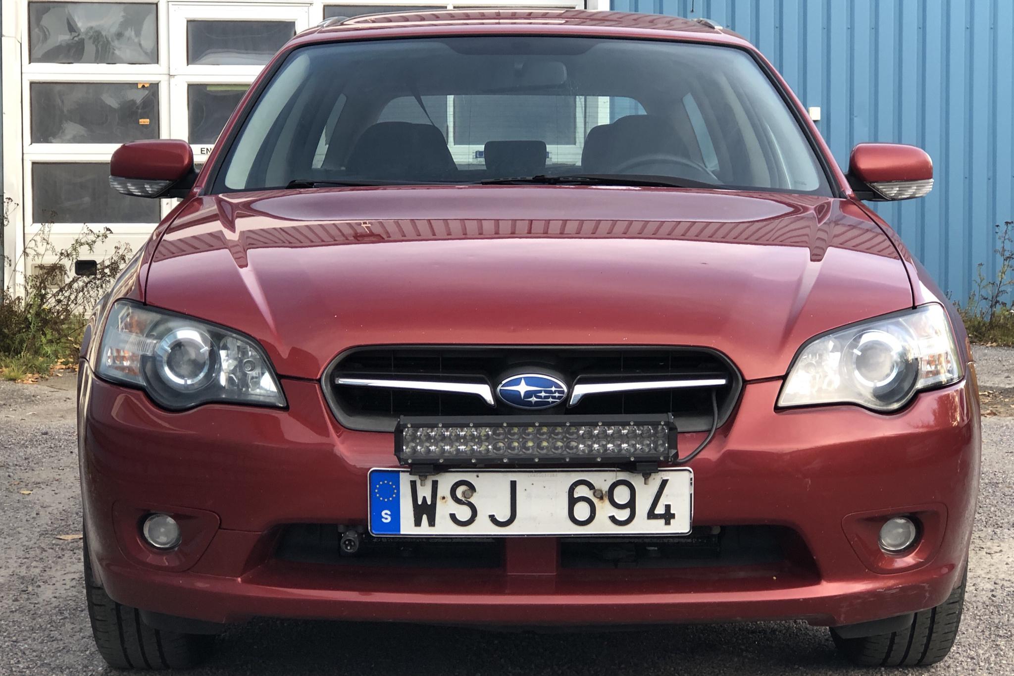 Subaru Legacy 2.5i Station (165hk) - 24 306 mil - Manuell - Dark Red - 2005