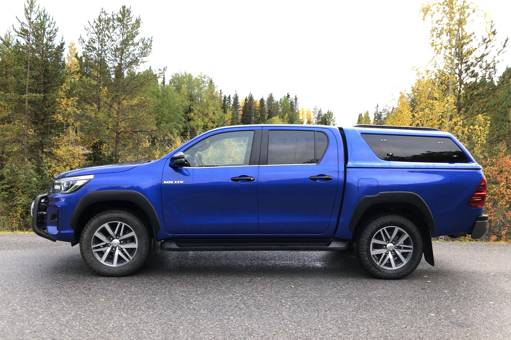 Toyota Hilux 2.4 D 4WD (150hk) - 9 831 mil - Automat - blå - 2020