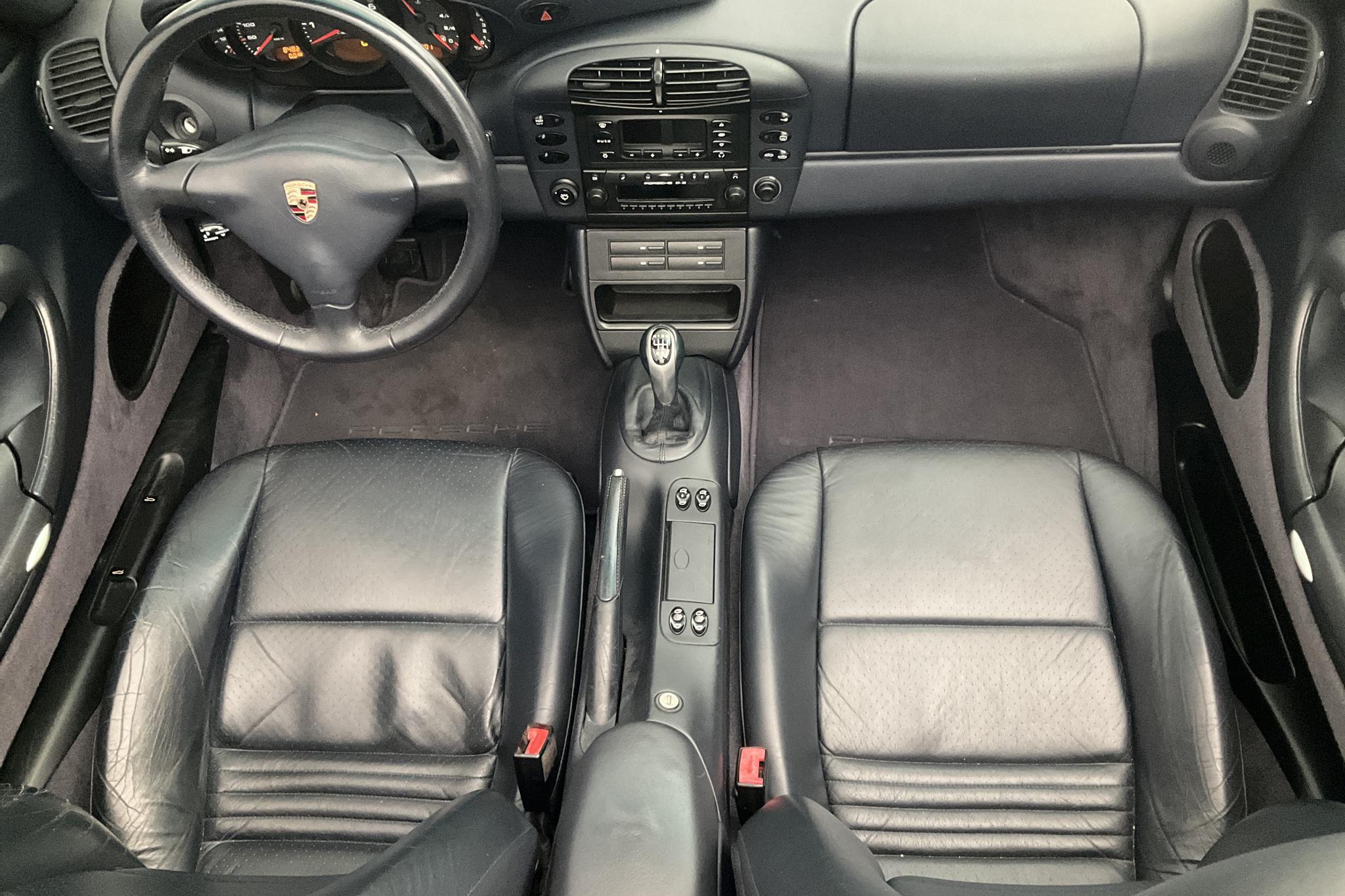 Porsche 911/996 Carrera 3.4 Cabriolet (300hk) - 8 483 mil - Manuell - Light Grey - 2001